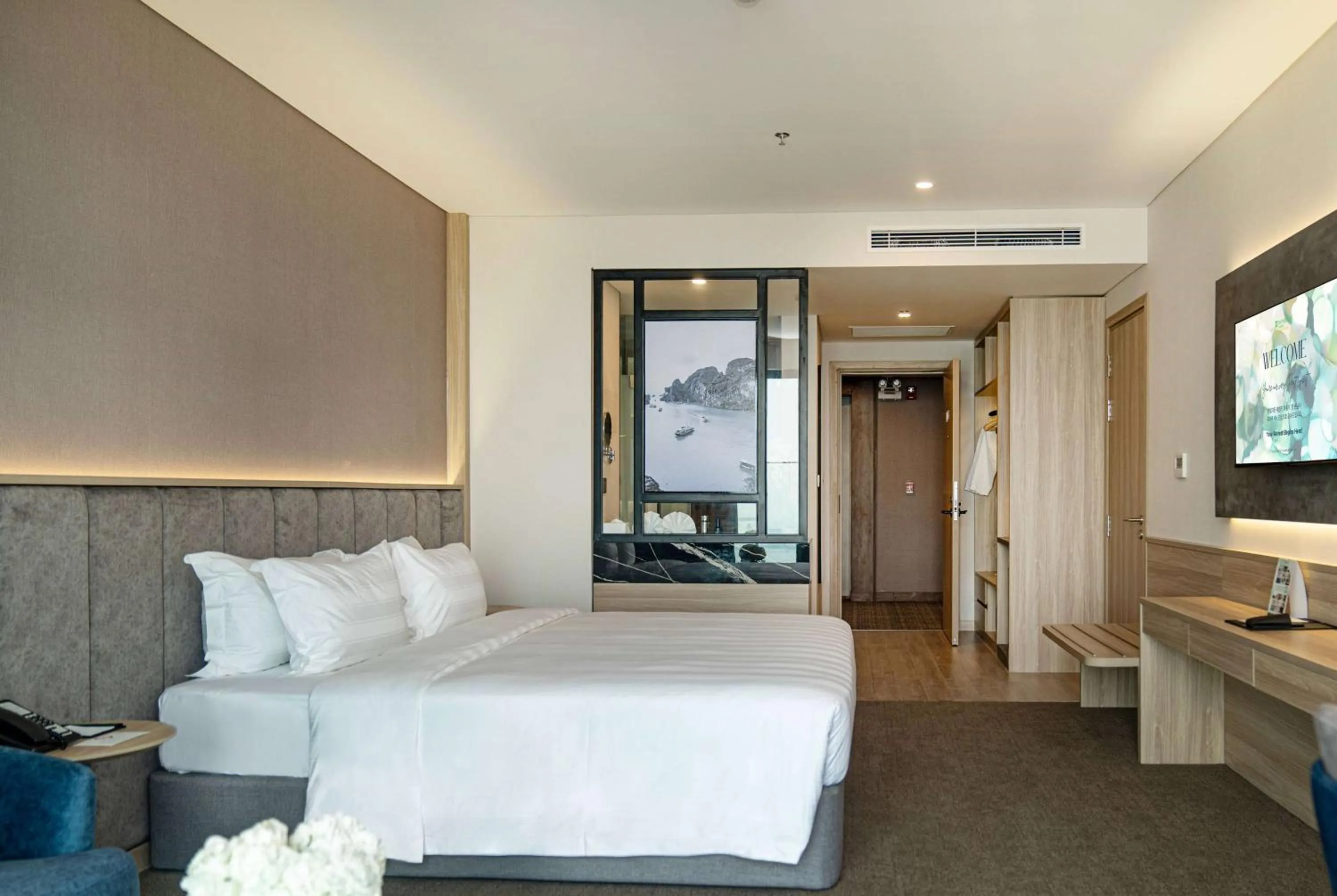 Photo of the whole room, Bed in Wyndham Garden Legend Halong