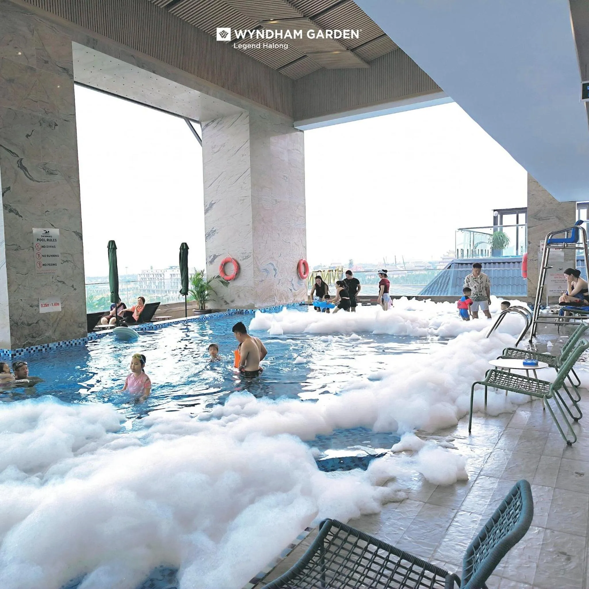 Swimming pool in Wyndham Garden Legend Halong