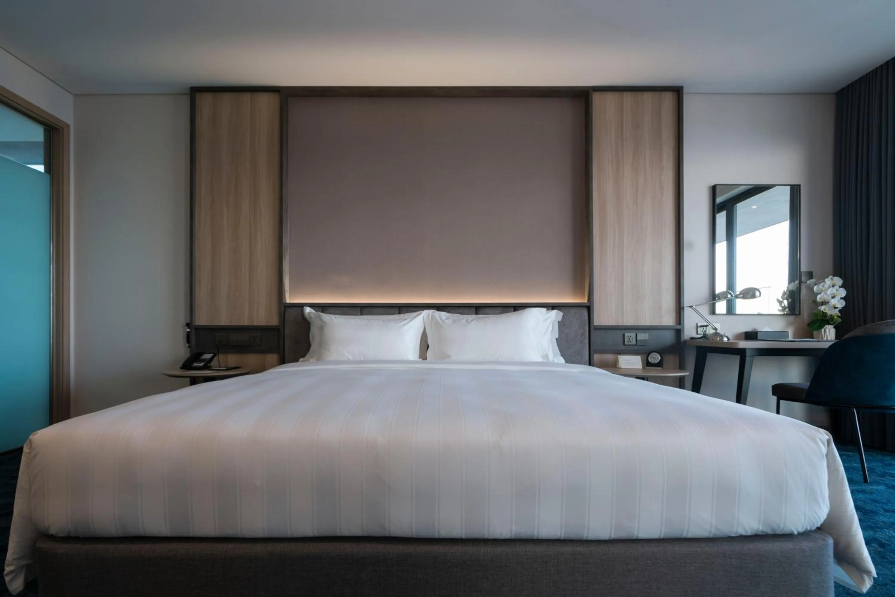 Bed in Wyndham Garden Legend Halong