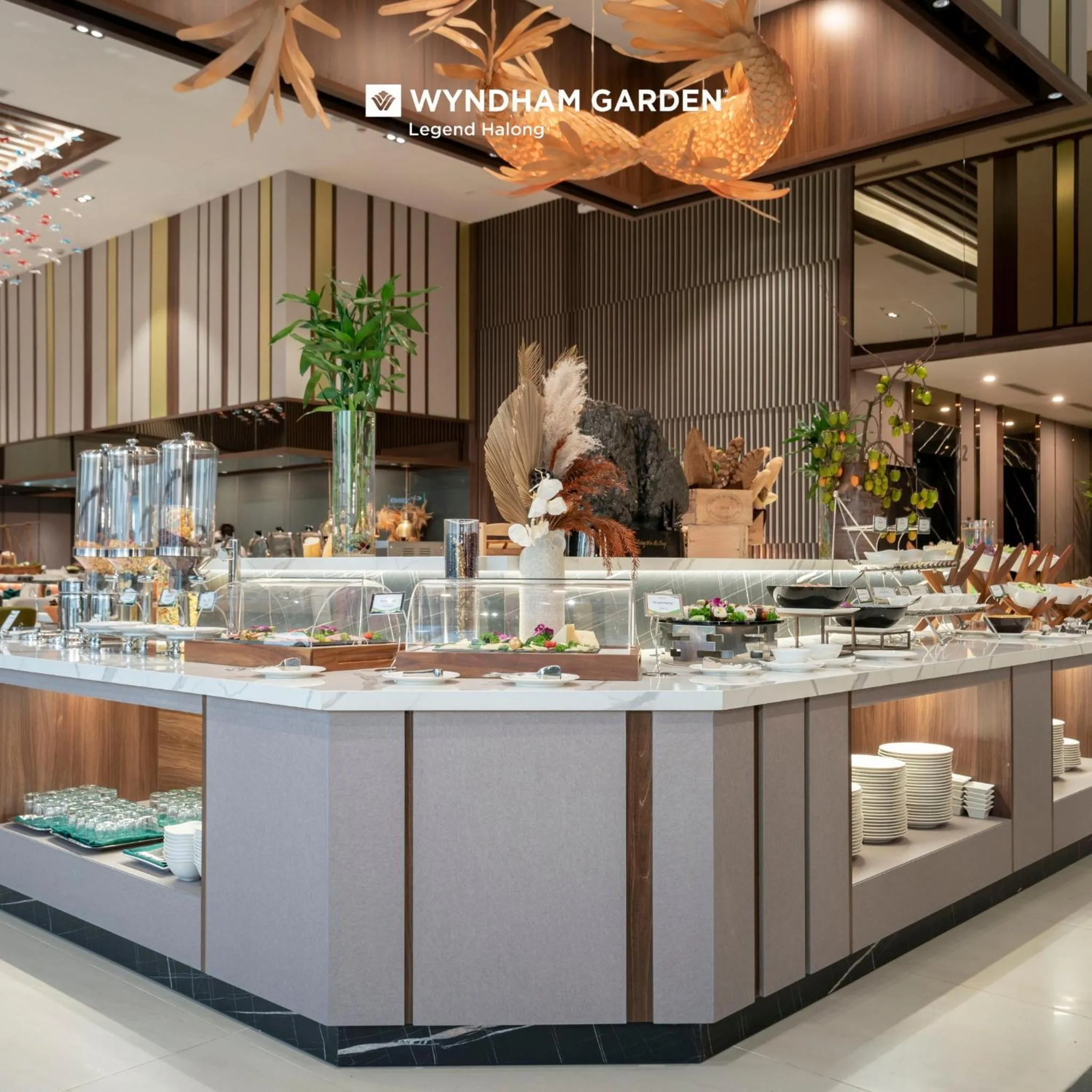 Restaurant/places to eat in Wyndham Garden Legend Halong