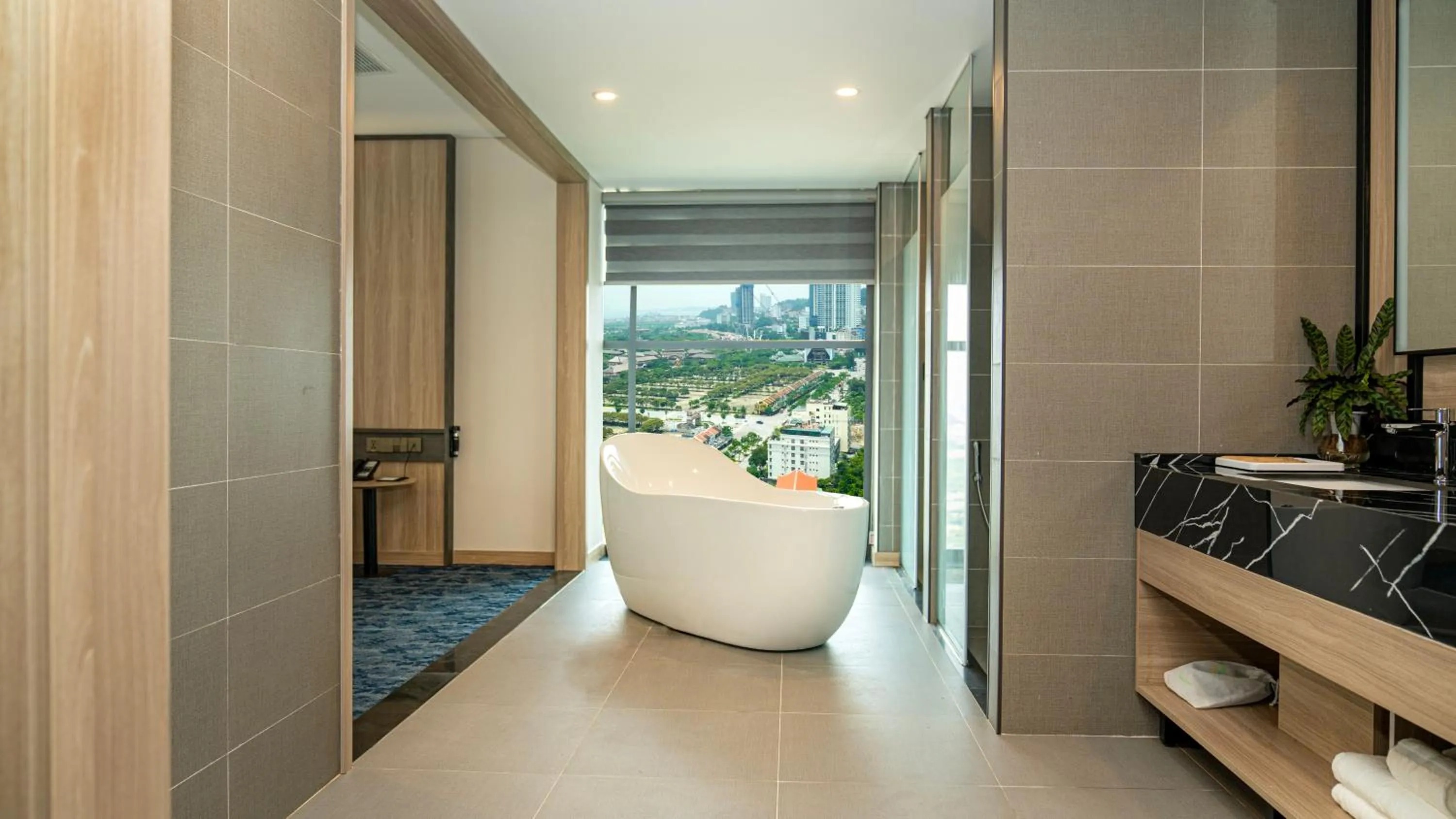 Bath in Wyndham Garden Legend Halong