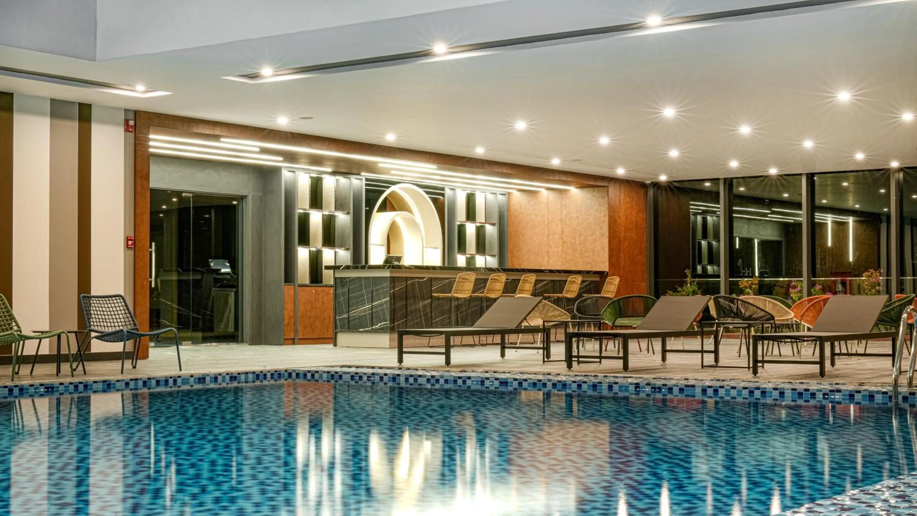 Swimming pool in Wyndham Garden Legend Halong