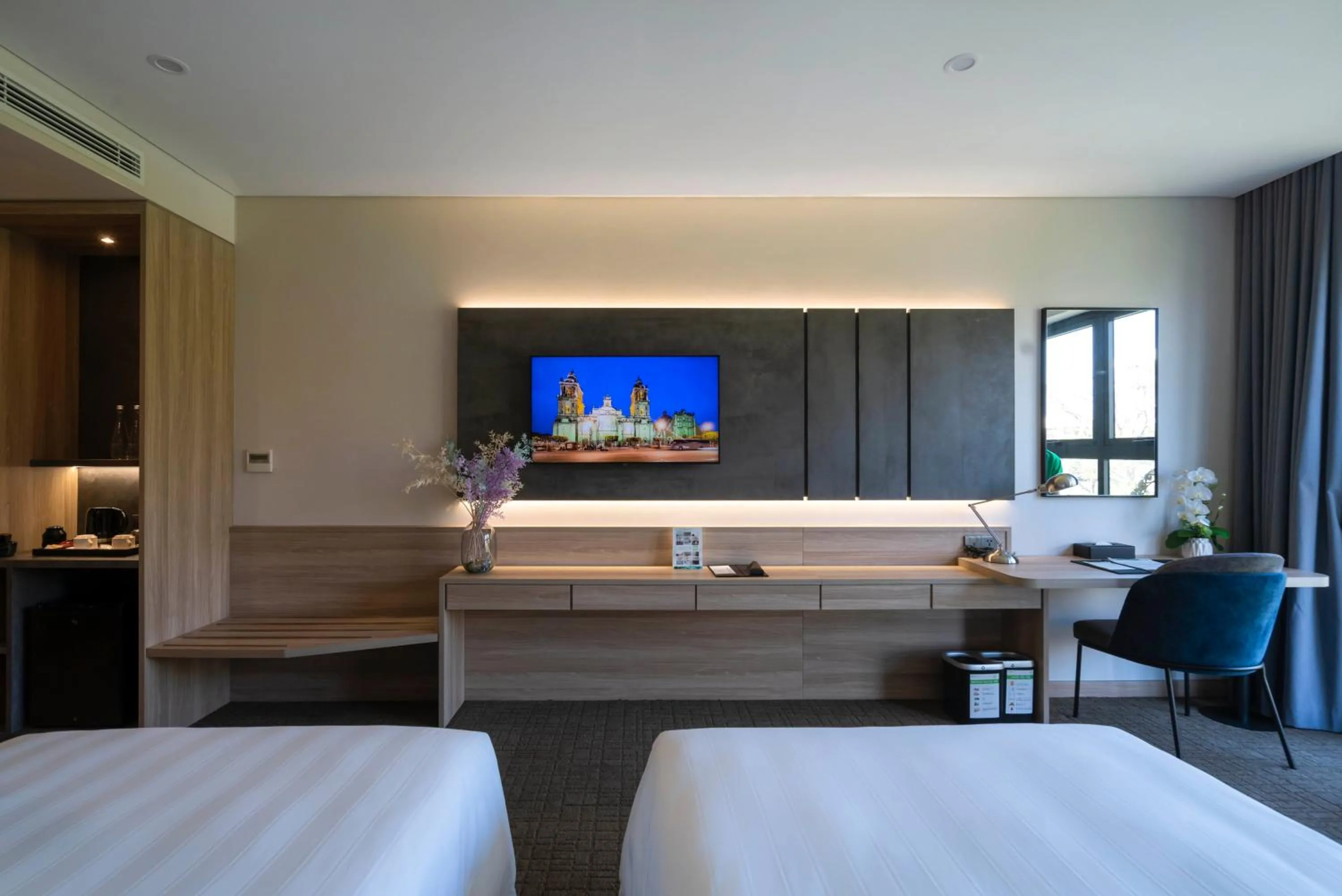 TV and multimedia, Bed in Wyndham Garden Legend Halong