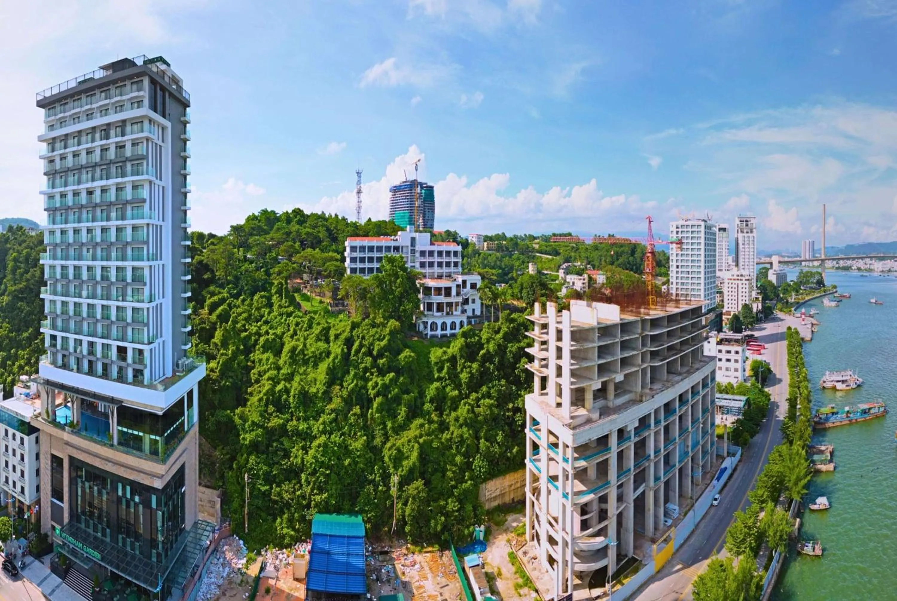 Property building in Wyndham Garden Legend Halong