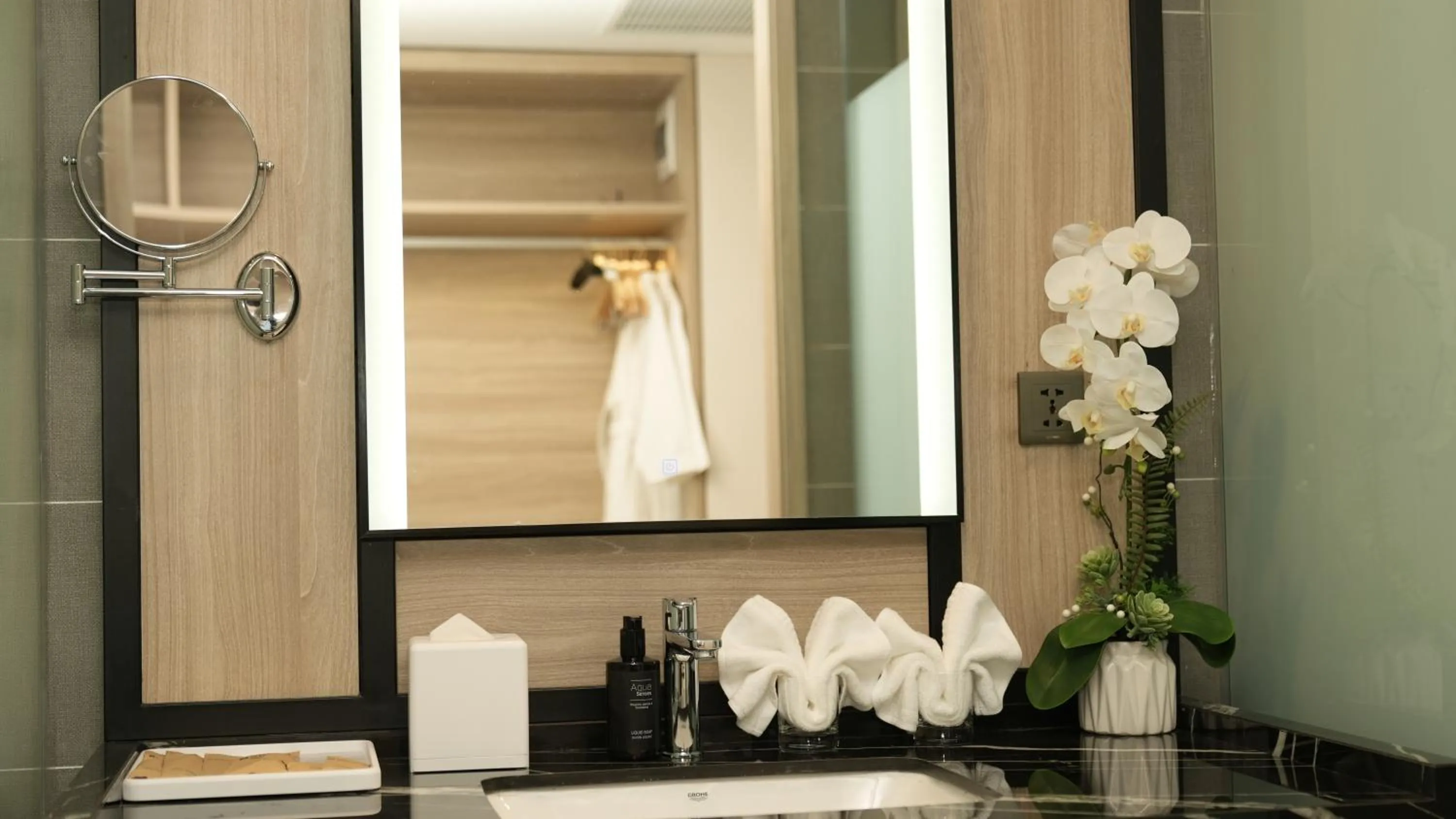 Bathroom in Wyndham Garden Legend Halong