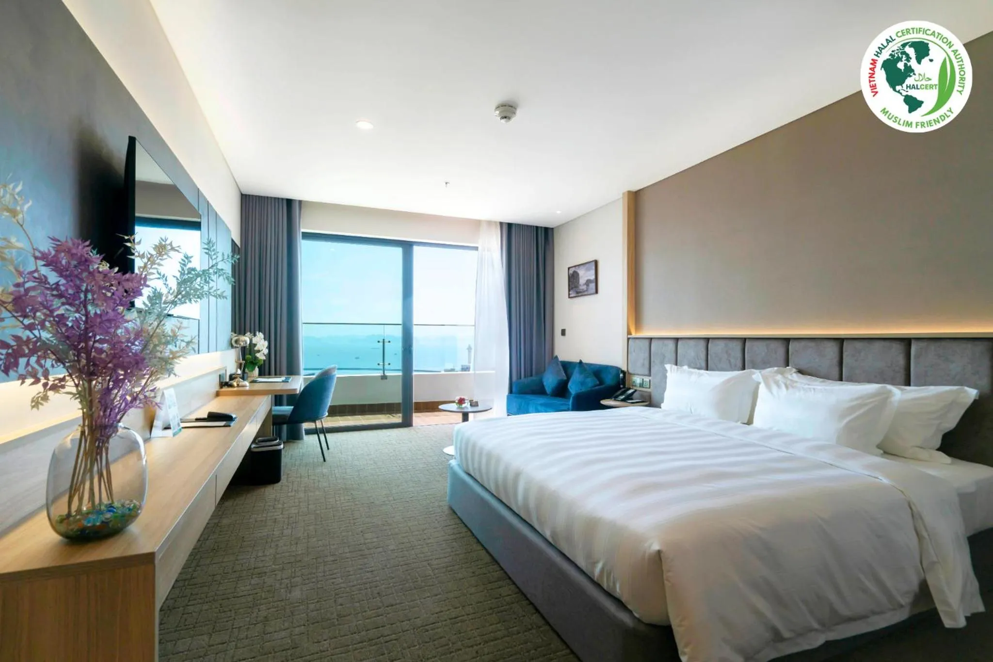 Bedroom, Bed in Wyndham Garden Legend Halong