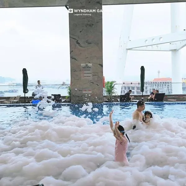 Swimming pool in Wyndham Garden Legend Halong