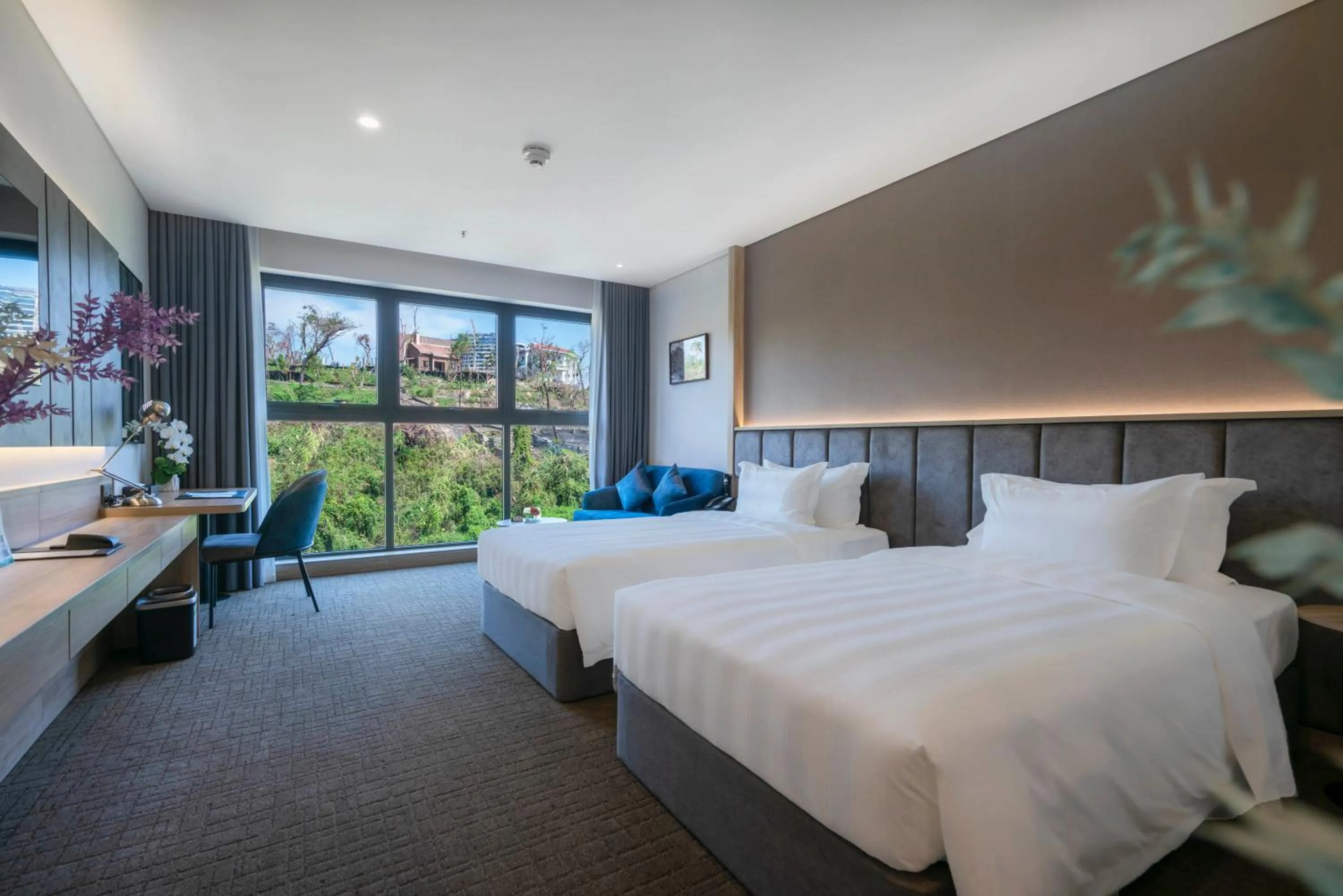 Photo of the whole room, Bed in Wyndham Garden Legend Halong