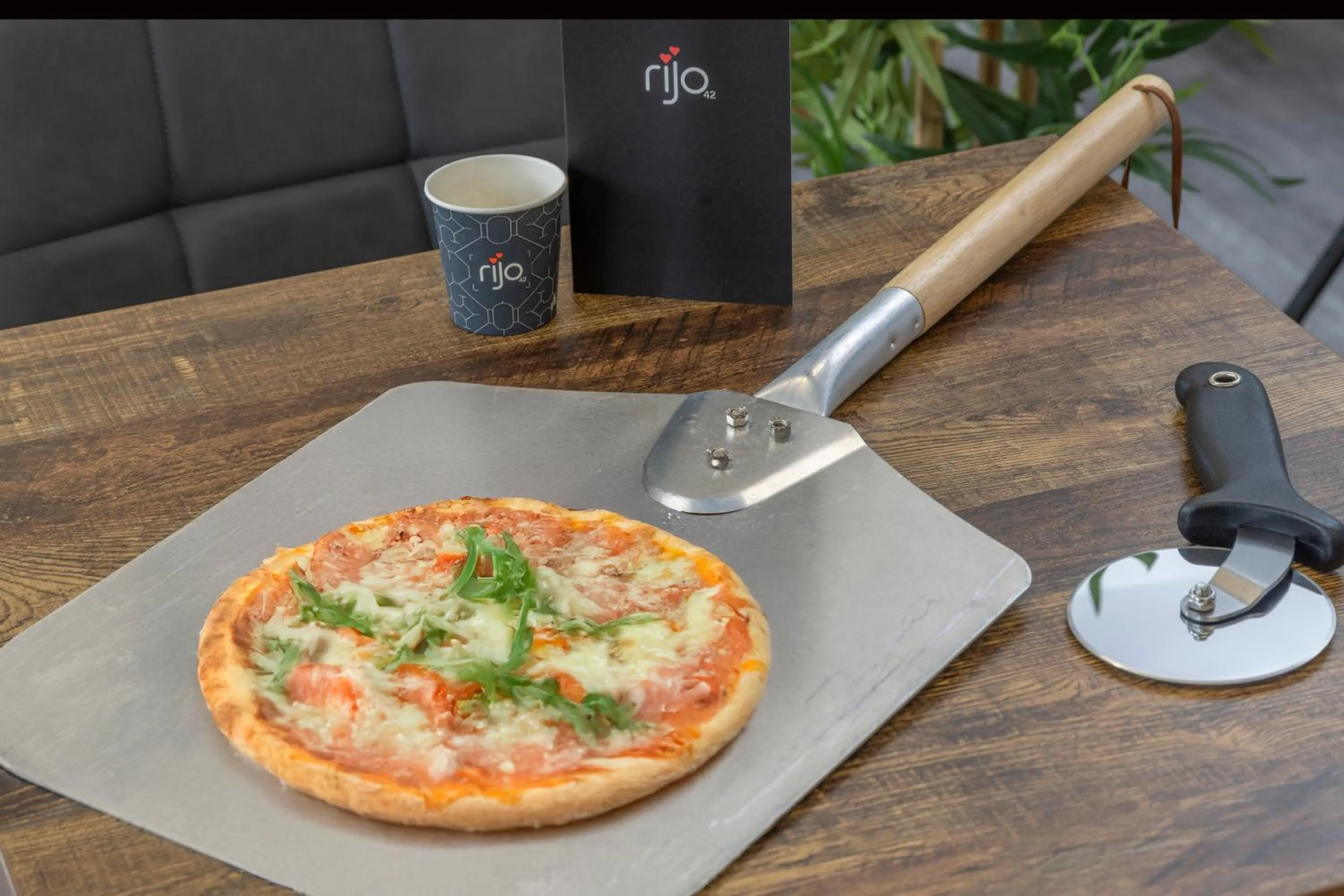 Food and drinks in Dockside Aparthotel, Best Western Signature Collection