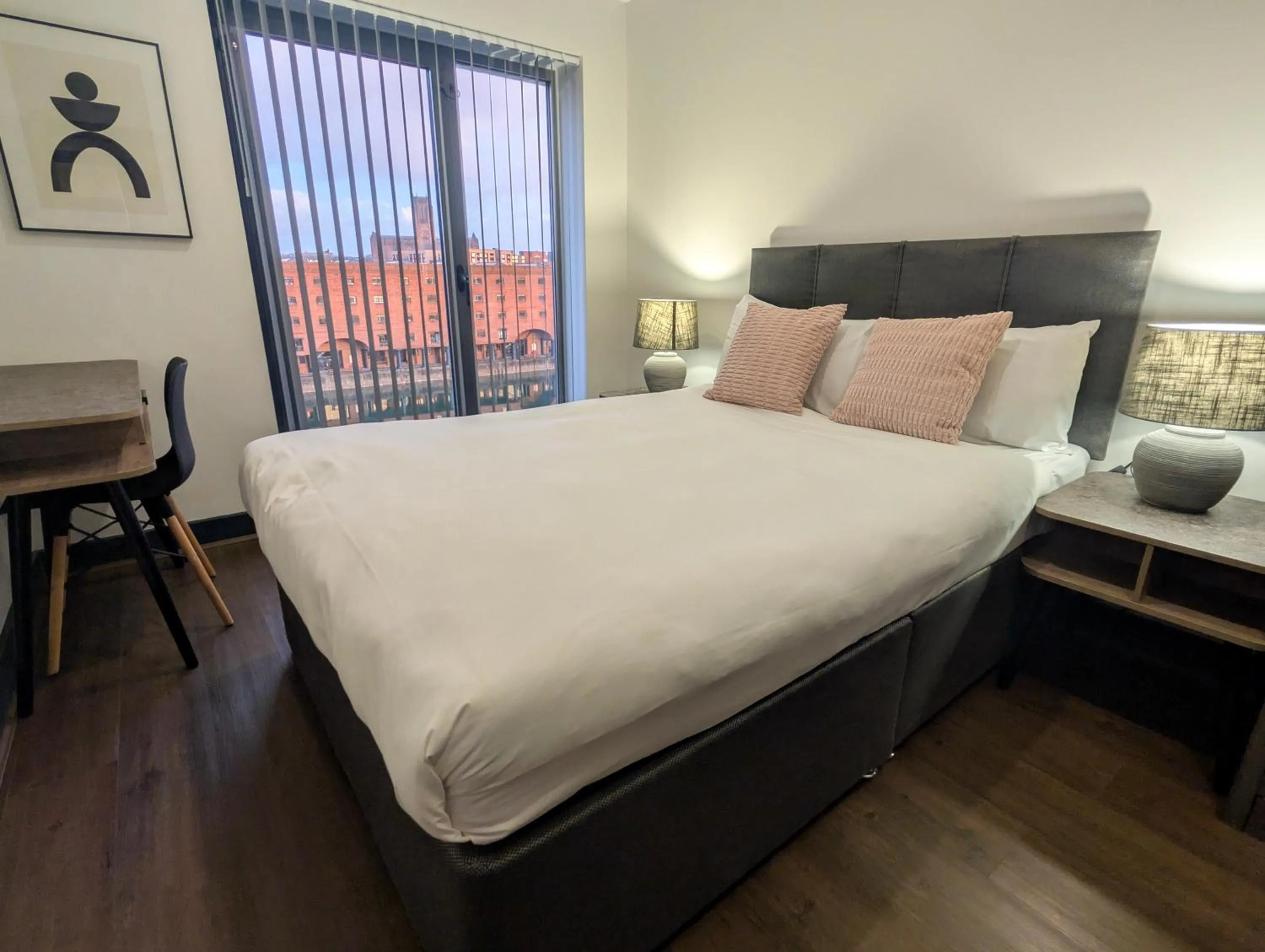 Bed in Dockside Aparthotel, Best Western Signature Collection