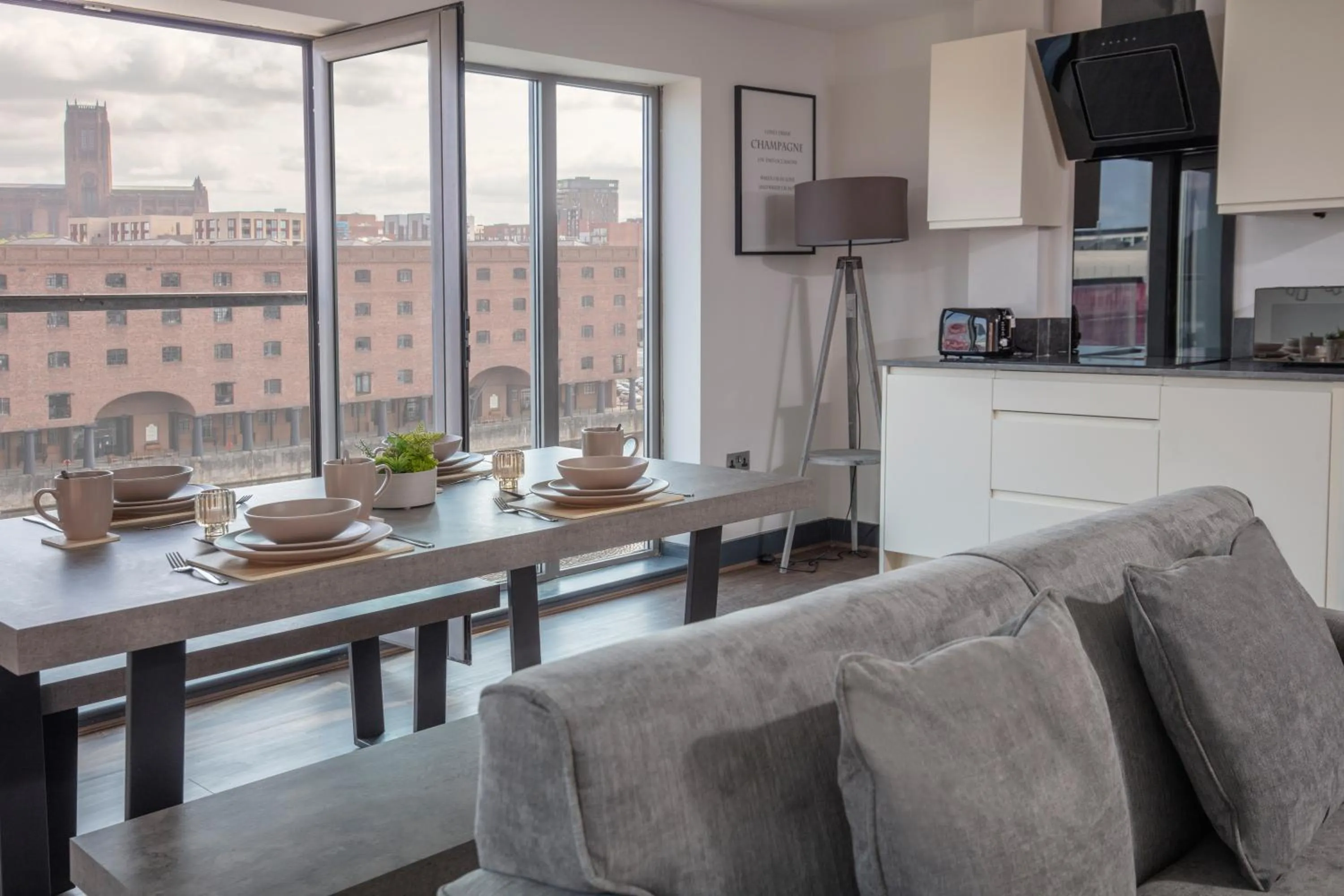 TV and multimedia in Dockside Aparthotel, Best Western Signature Collection