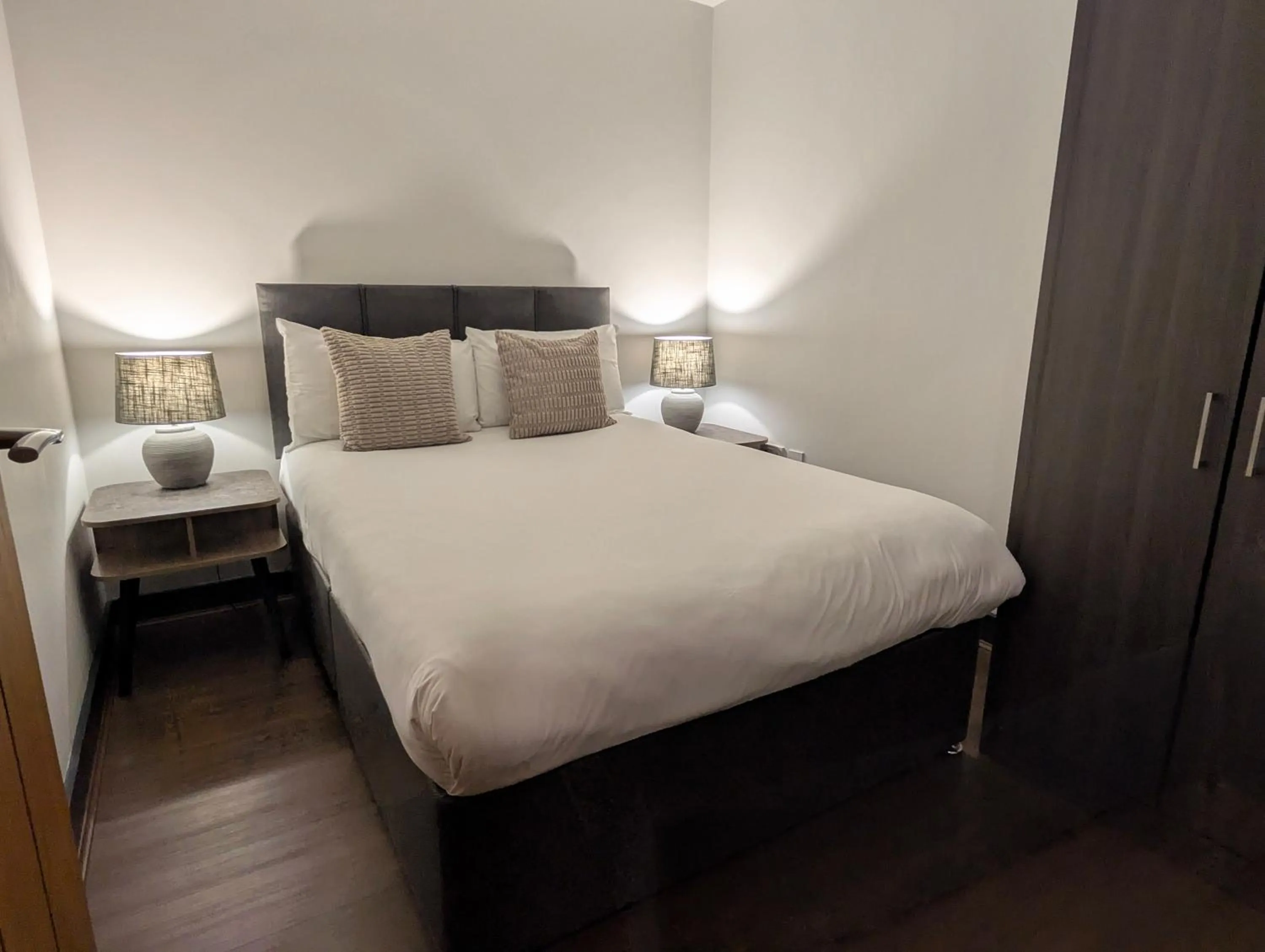 Bed in Dockside Aparthotel, Best Western Signature Collection