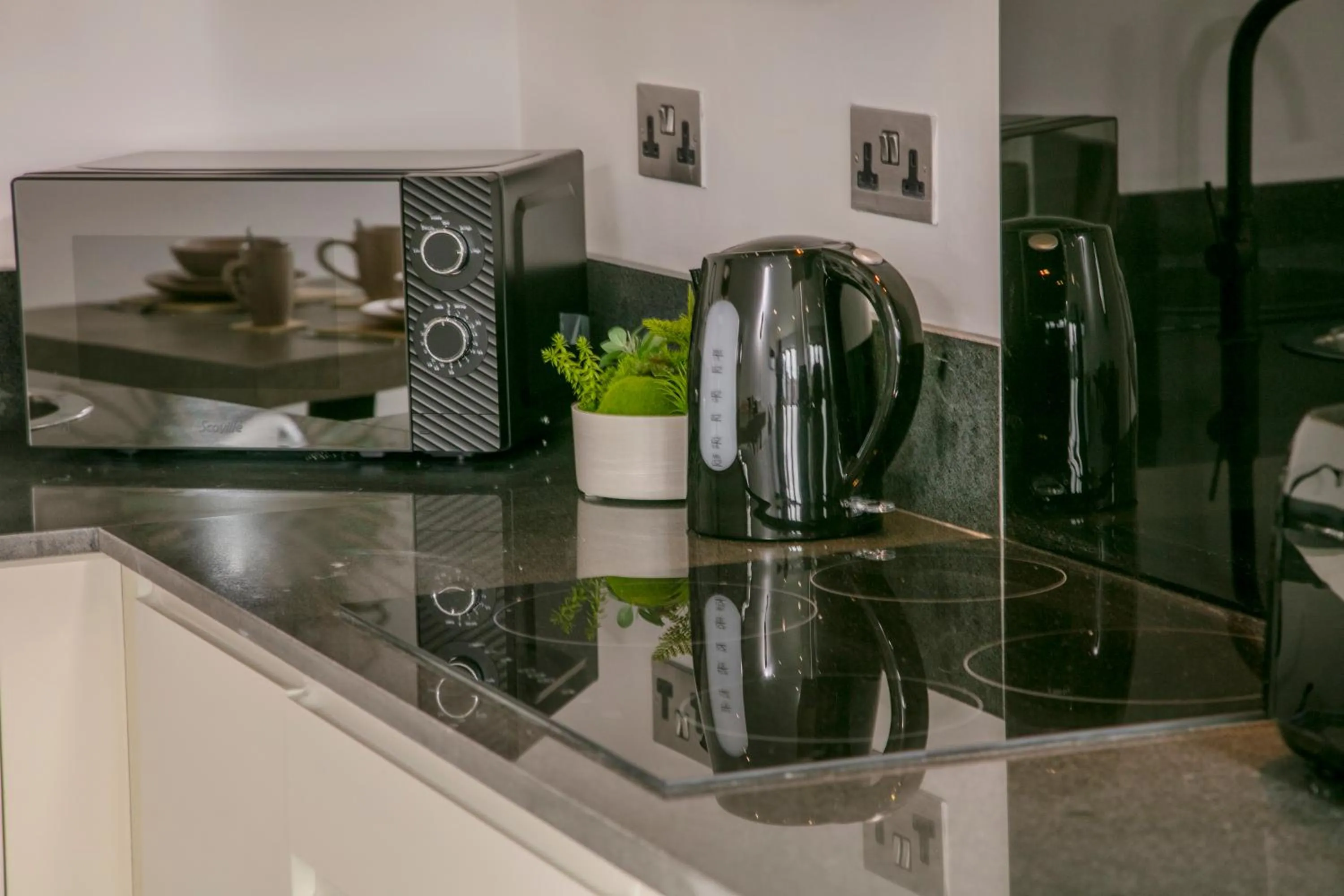 Coffee/tea facilities in Dockside Aparthotel, Best Western Signature Collection