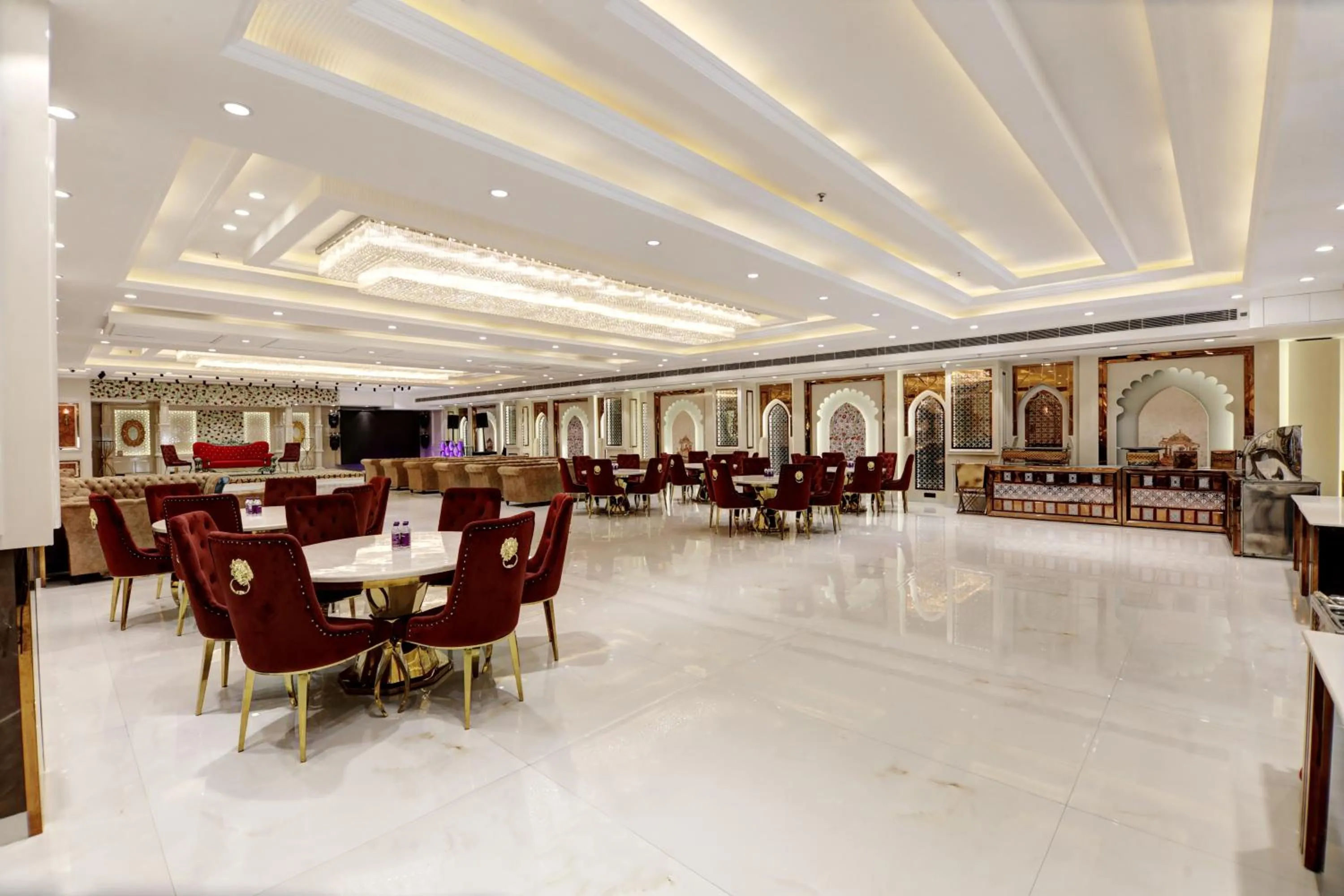Restaurant/places to eat in Hotel The Rasa at Vasundhara