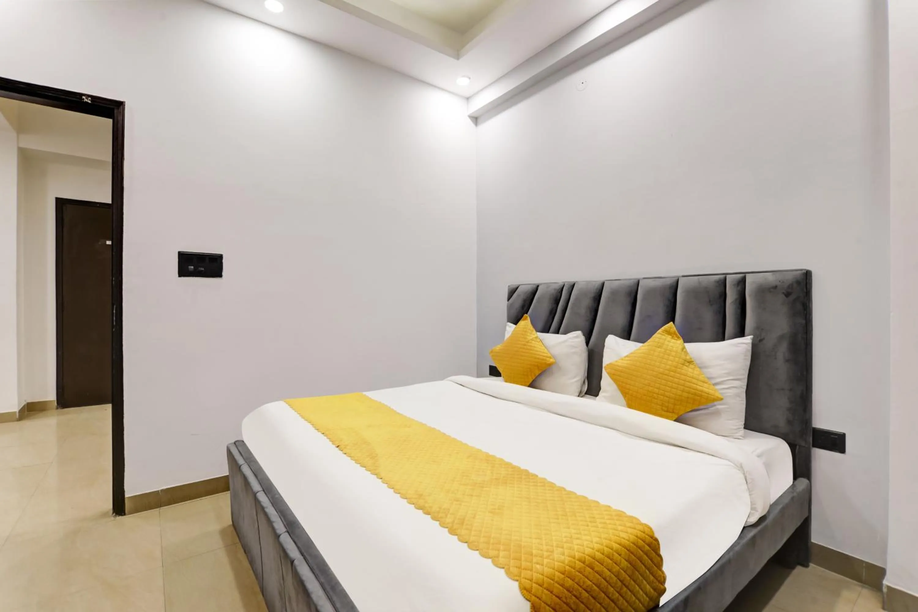 Bed in Hotel The Rasa at Vasundhara