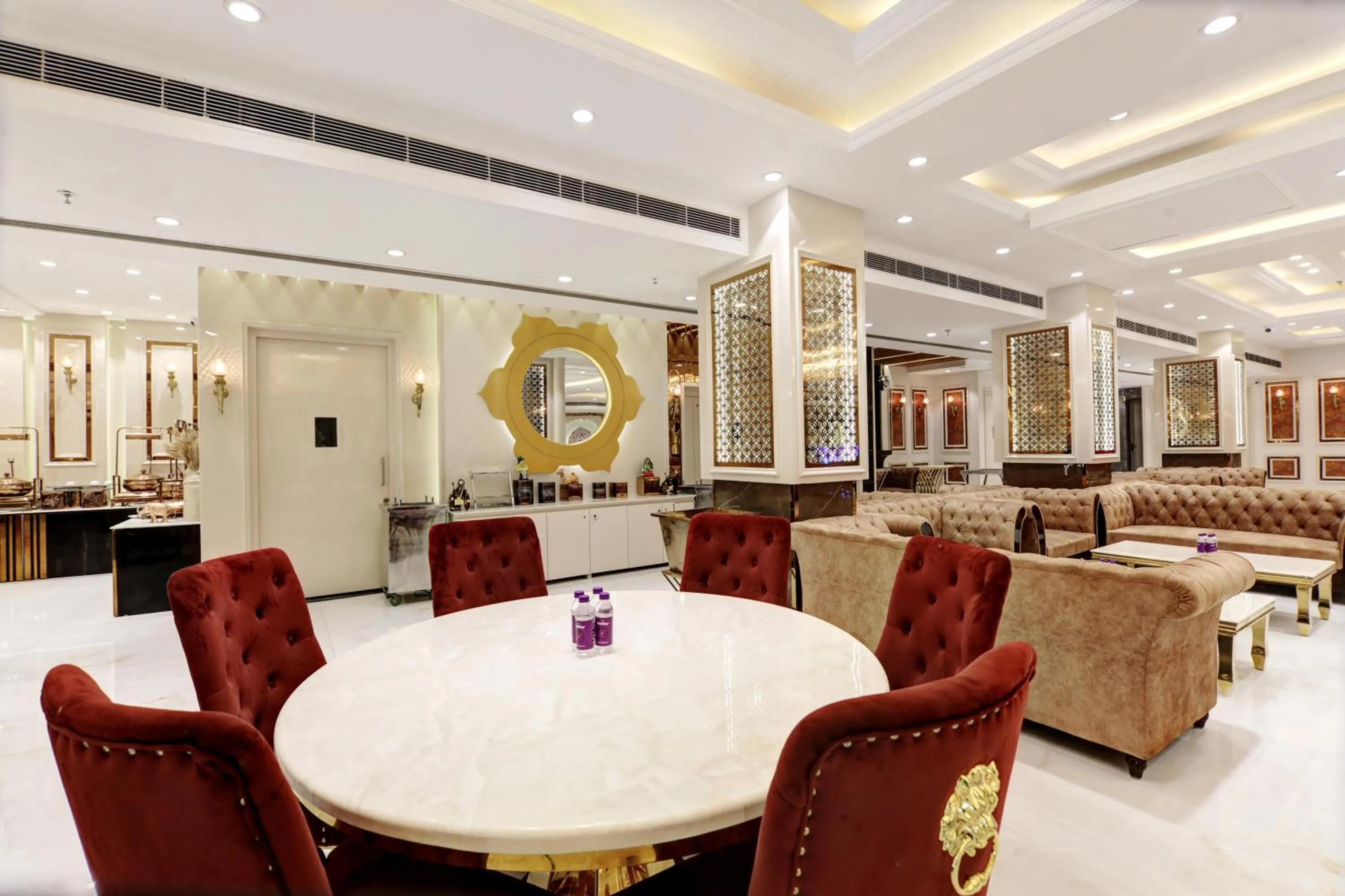 Restaurant/places to eat in Hotel The Rasa at Vasundhara