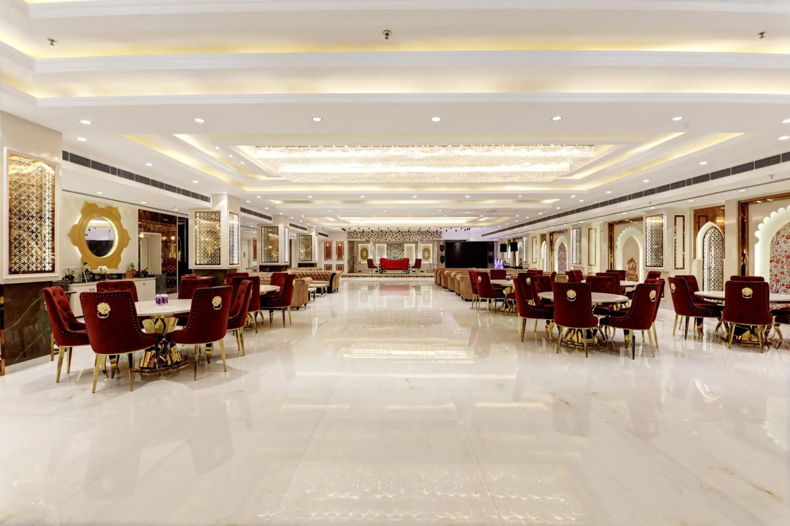 Restaurant/places to eat in Hotel The Rasa at Vasundhara