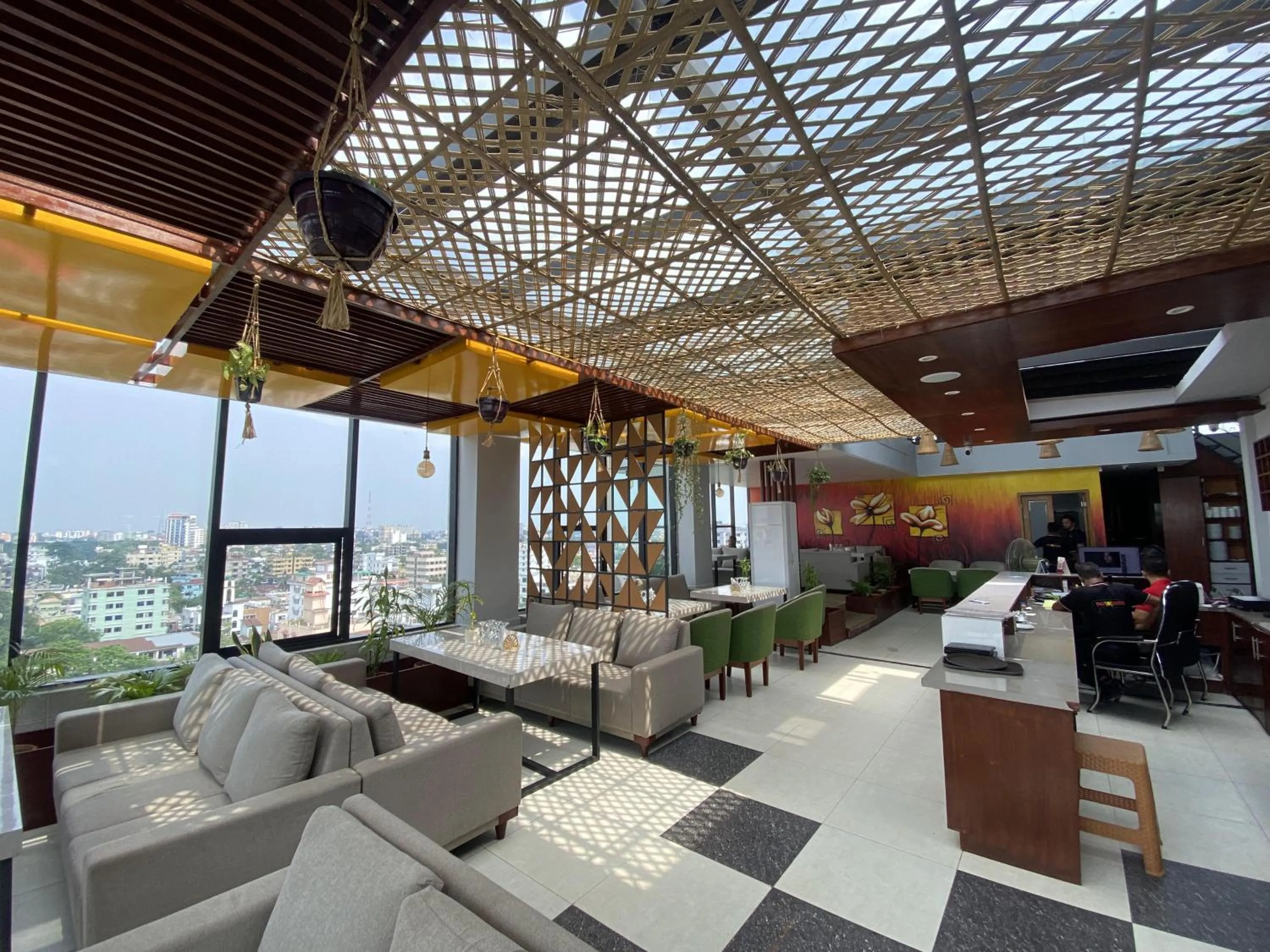 Restaurant/places to eat in Hotel Grand Akther