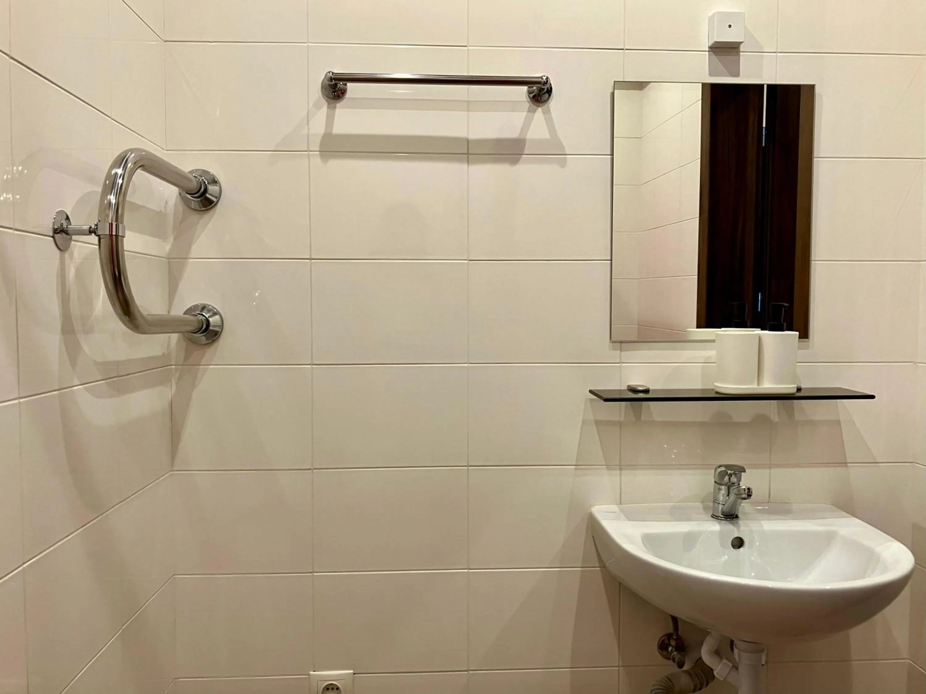 Bathroom in RVR Smart Apartments Riga with Free Parking and Self Check-in