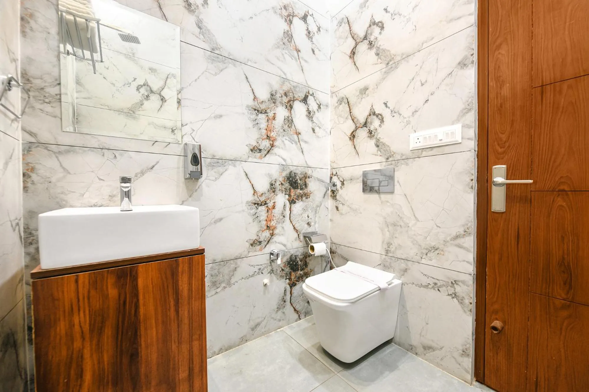 Bathroom in FabHotel K9 Ovilas