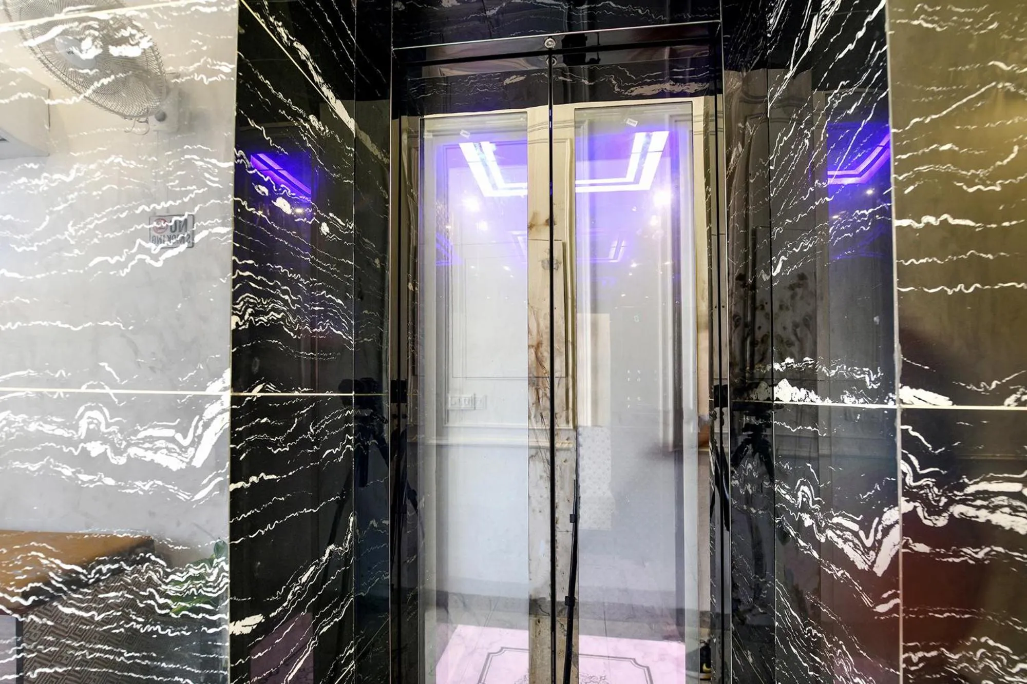 elevator in FabHotel K9 Ovilas