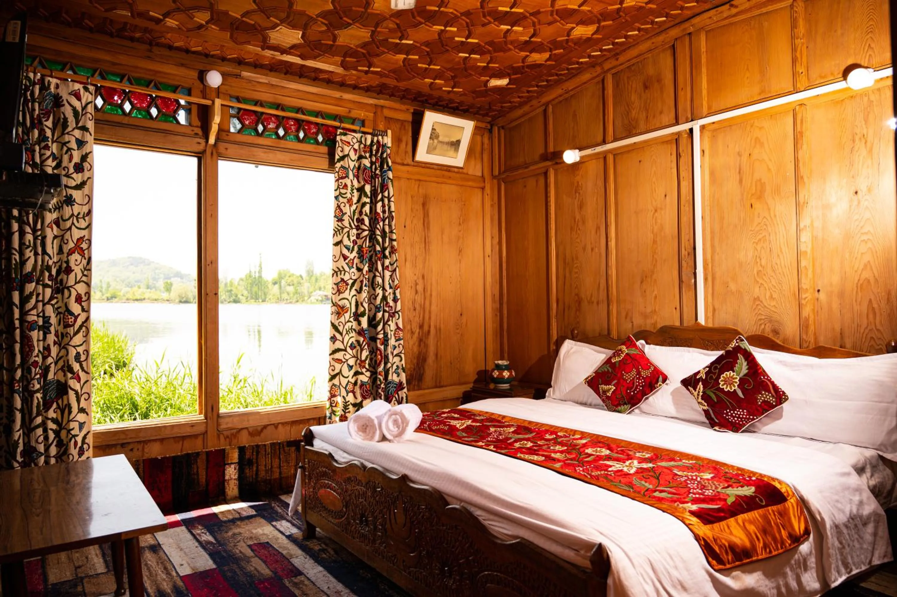 Bedroom, Bed in Golden Flower Heritage Houseboats