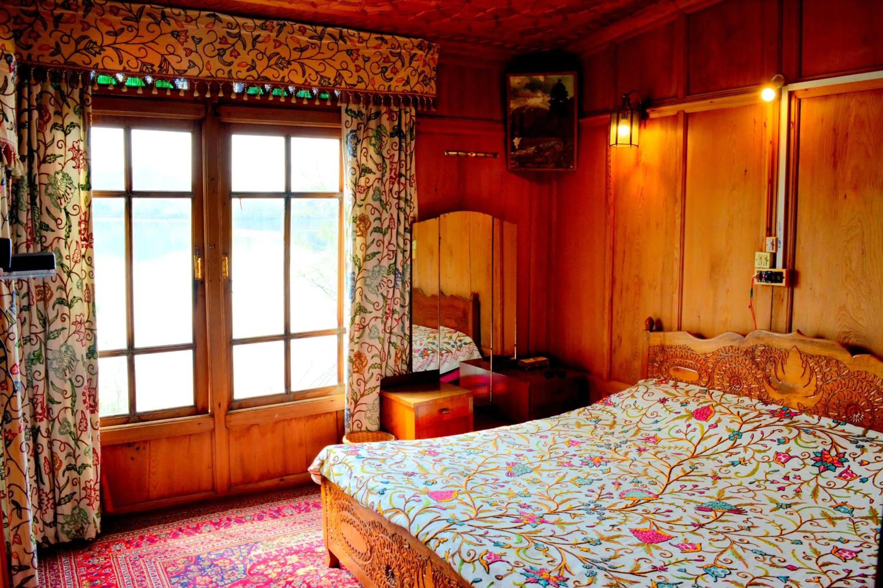 Property building, Bed in Golden Flower Heritage Houseboats