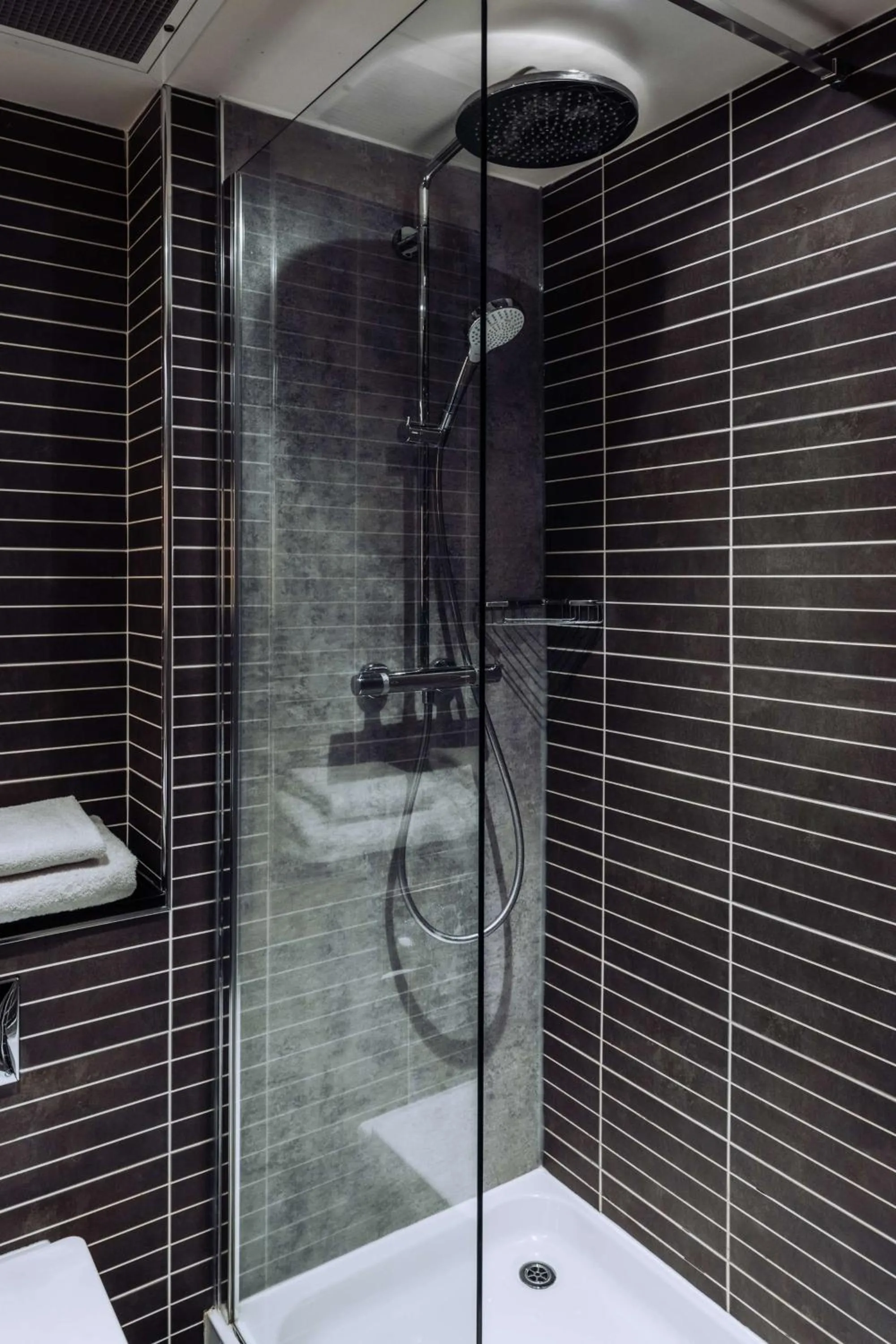 Bedroom in pentahotel Reading