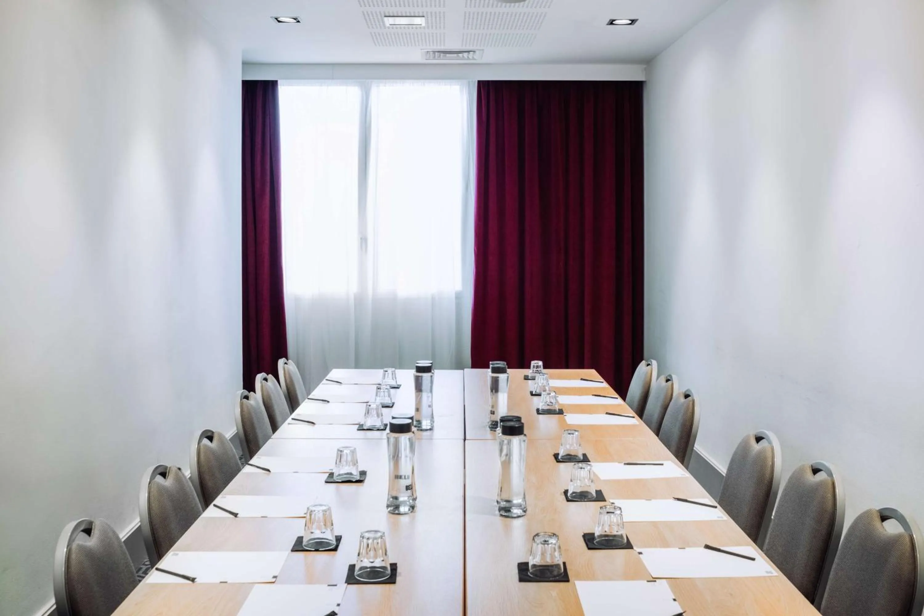 Meeting/conference room in pentahotel Reading