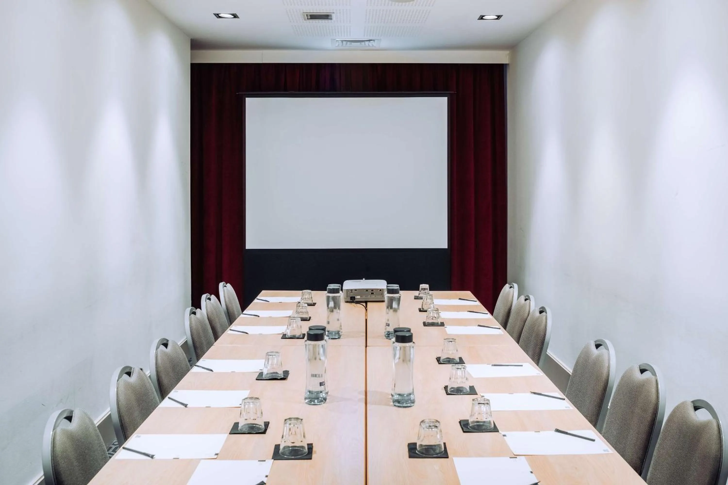 Meeting/conference room in pentahotel Reading