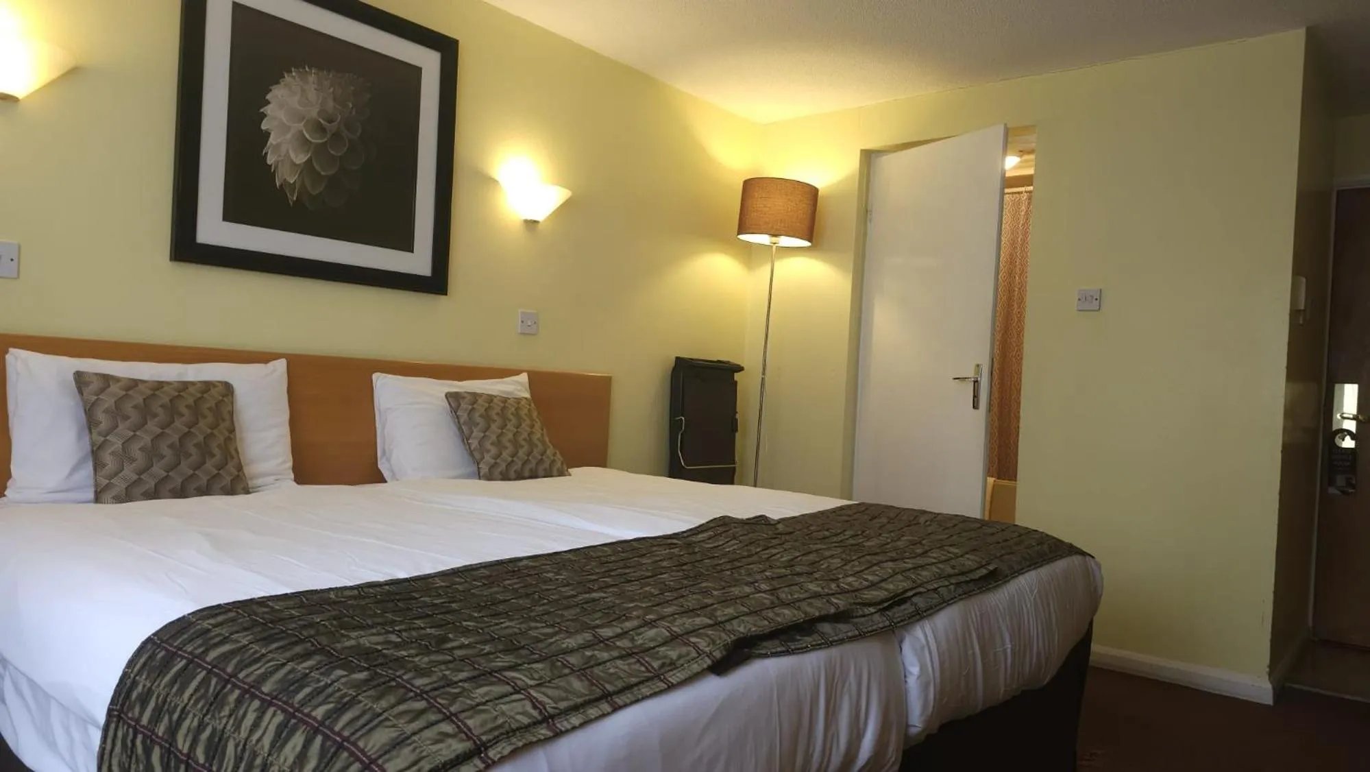 Bed in The Abbey House Hotel