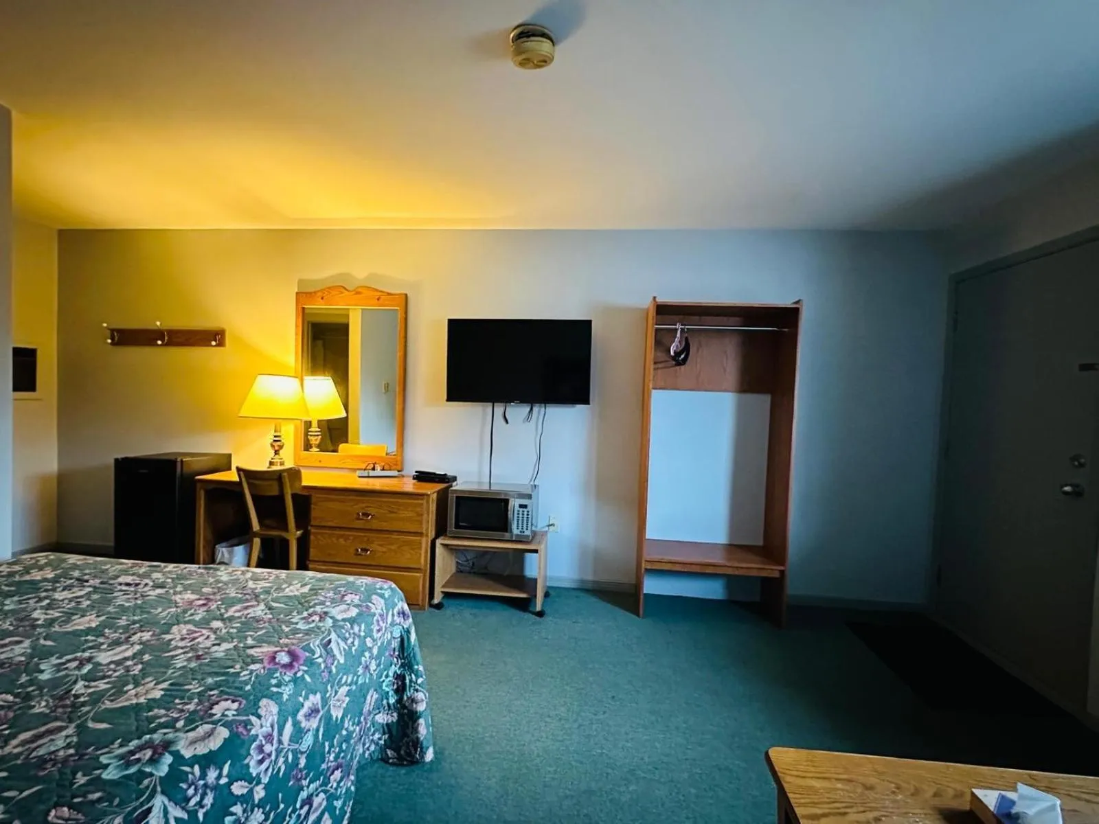 View (from property/room), Bed in Stiles Motel Hill View