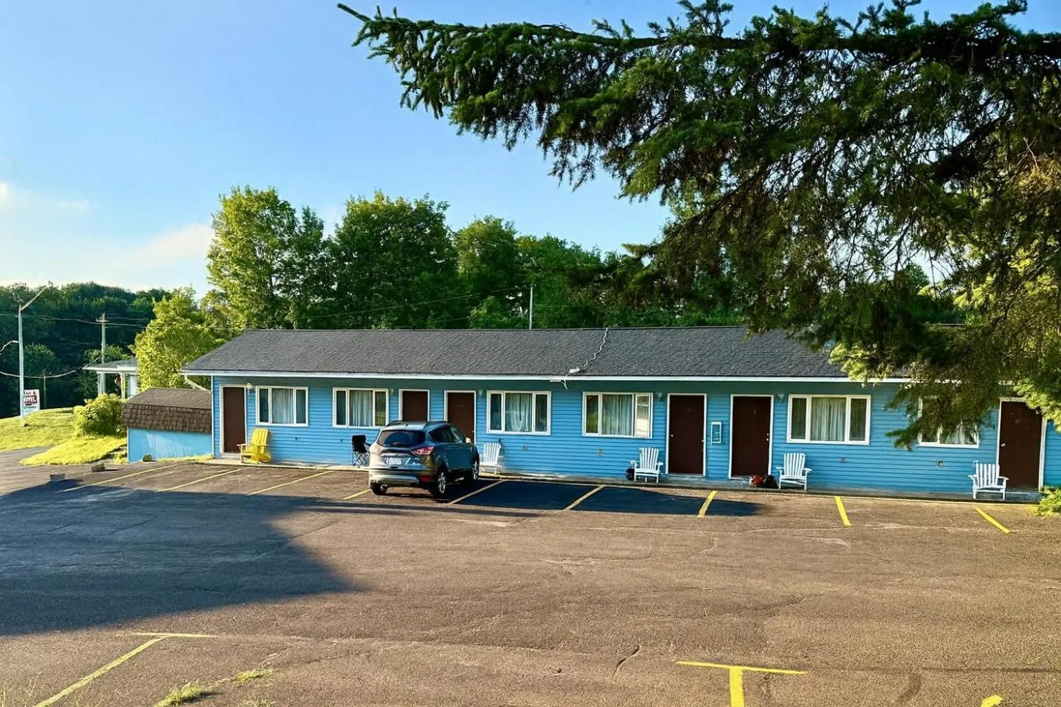 Property building in Stiles Motel Hill View