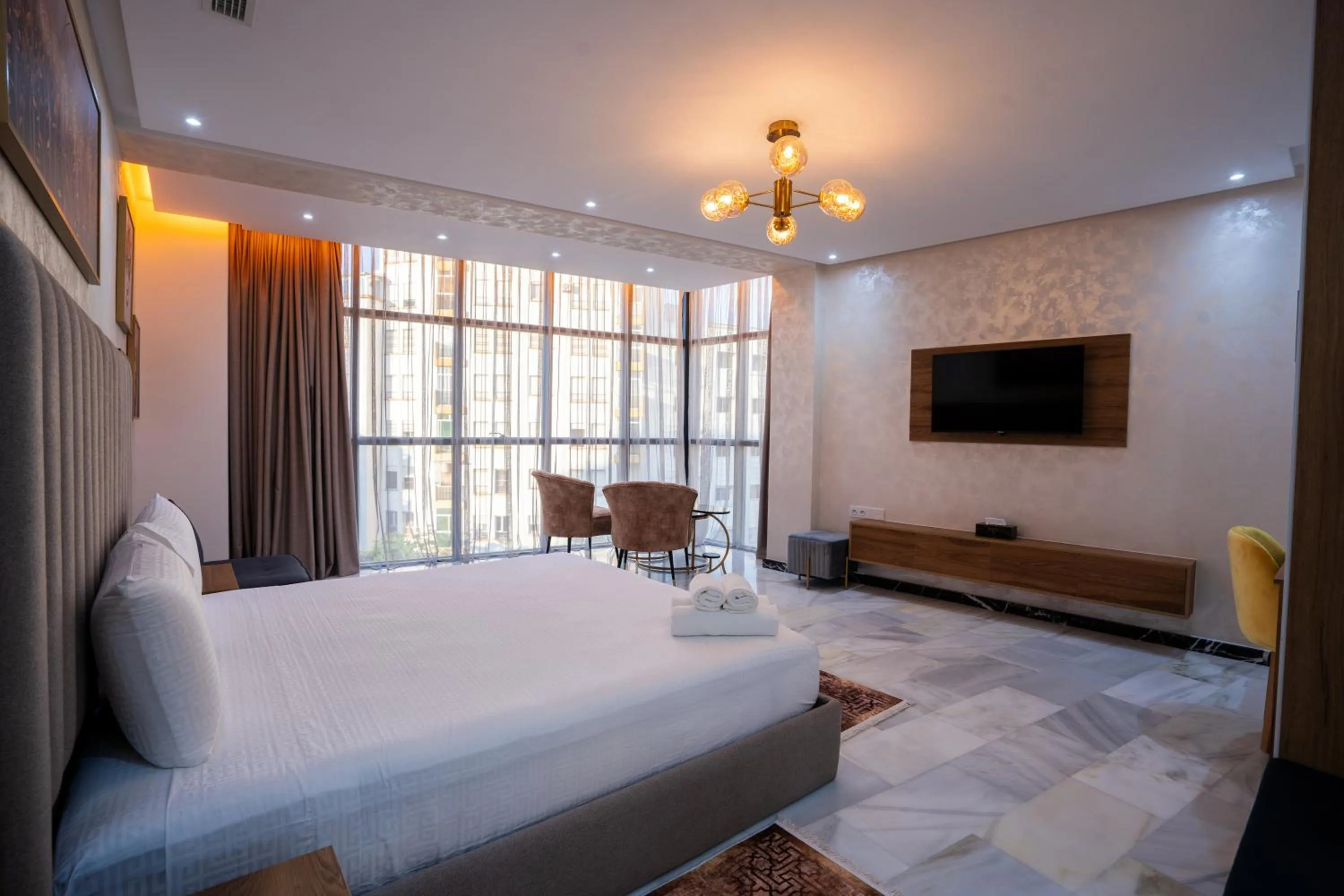 Communal lounge/ TV room, Bed in IMMOKA SUITEs