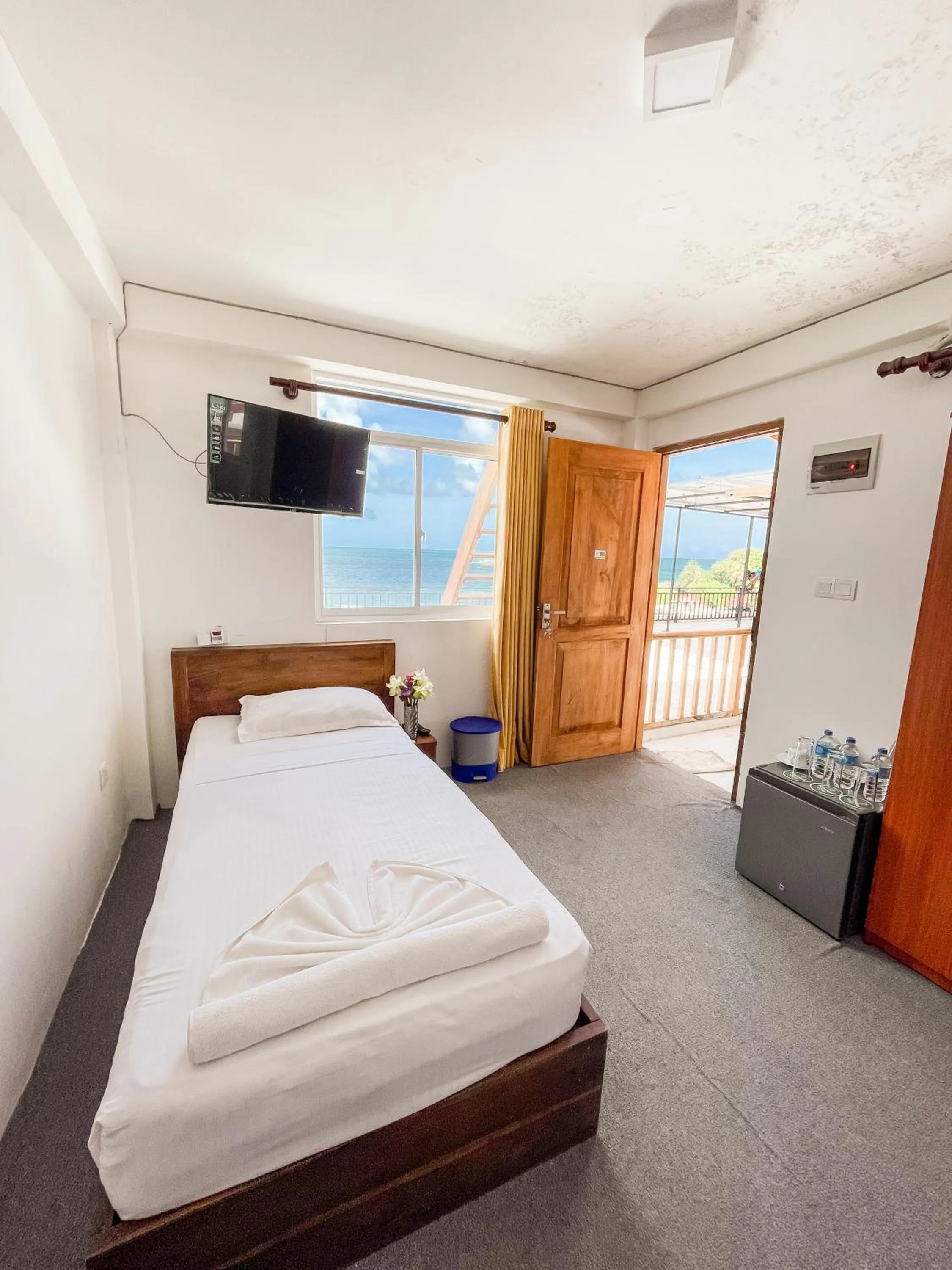 towels in New Wave Beach Resort Unawatuna