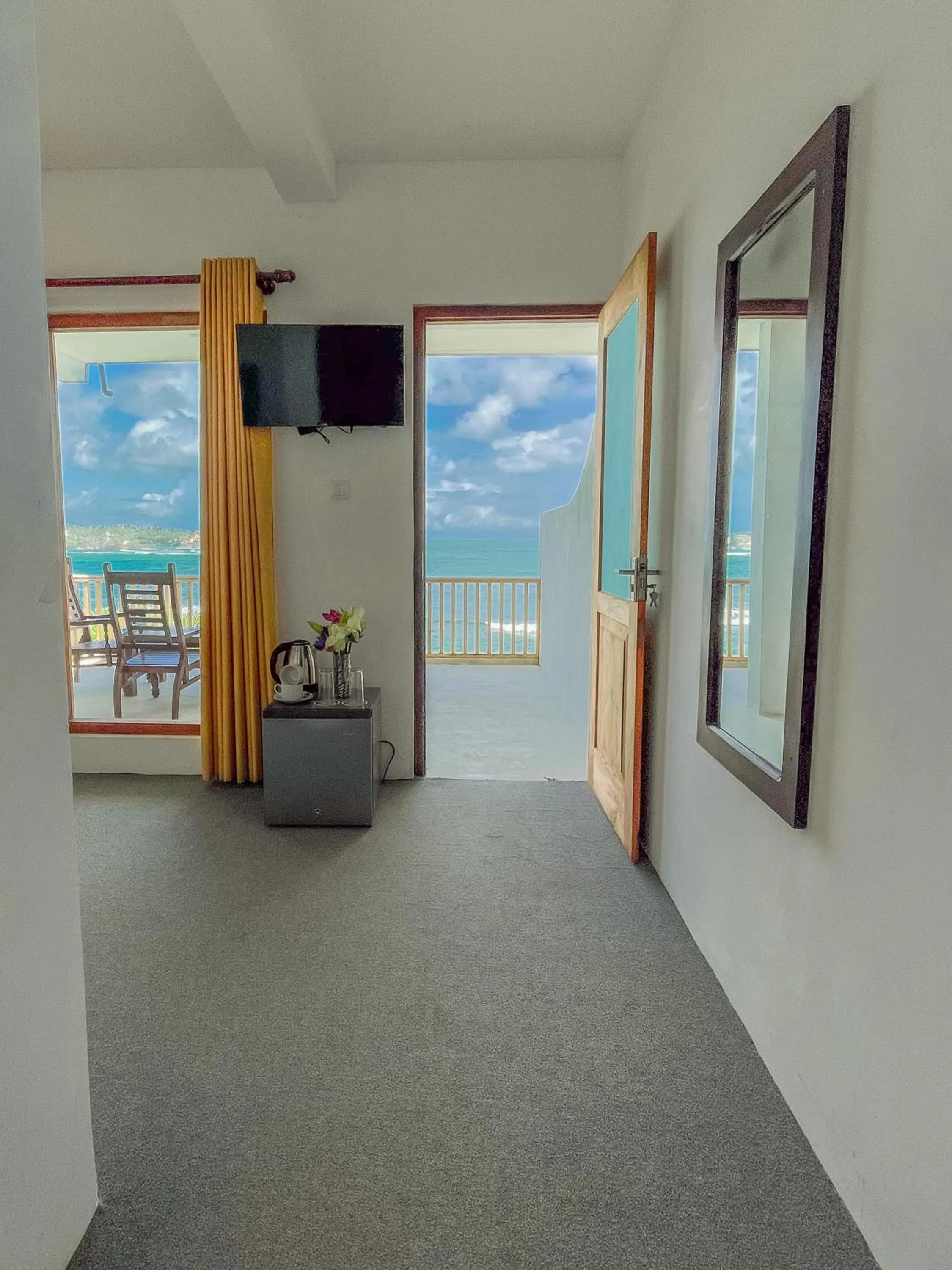 TV and multimedia in New Wave Beach Resort Unawatuna