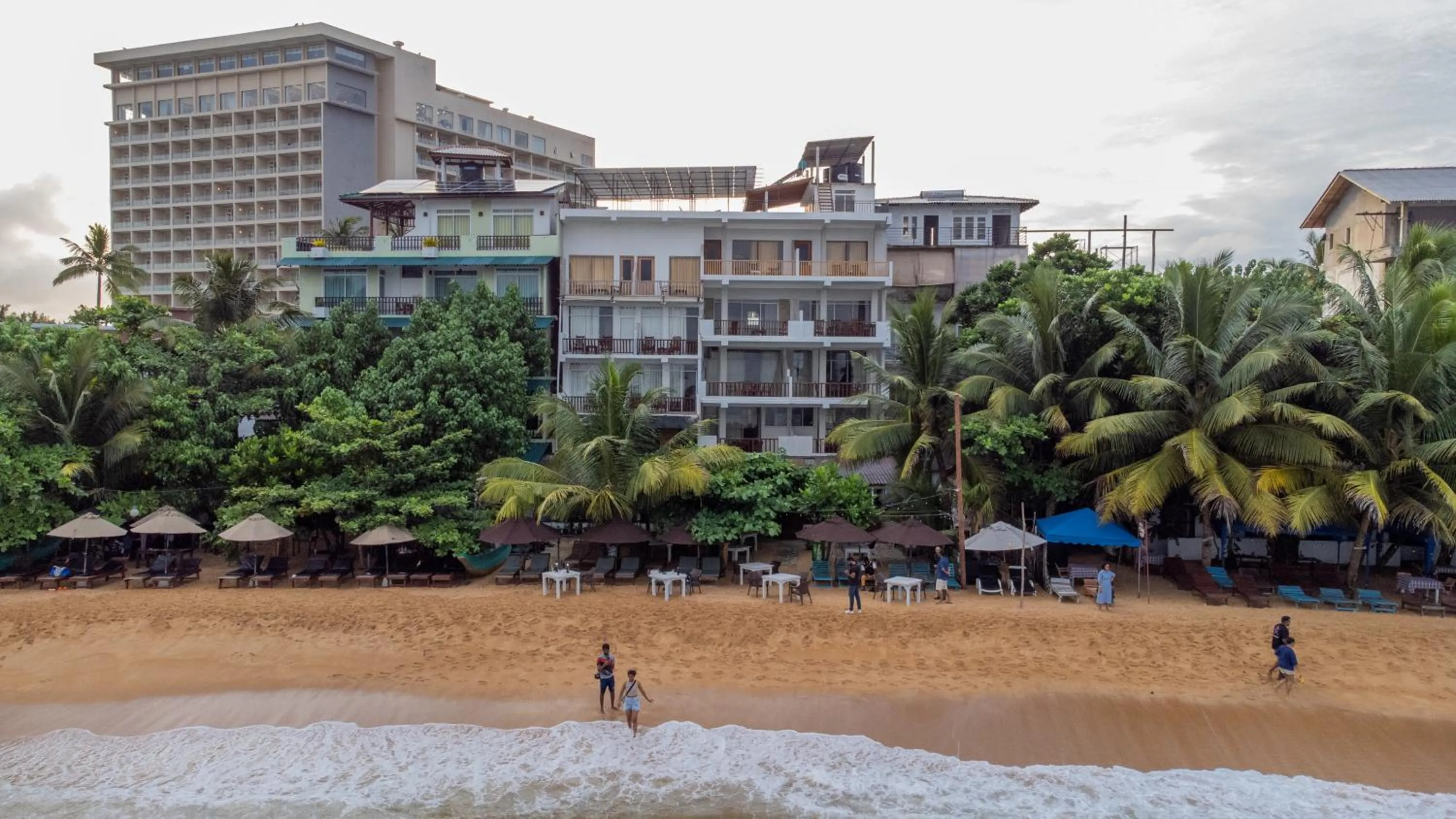 Property building in New Wave Beach Resort Unawatuna