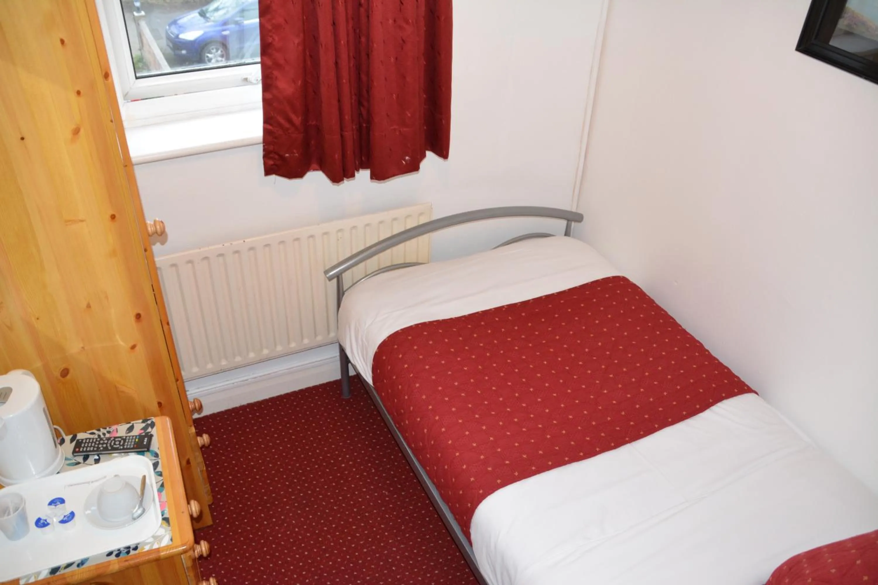 Bed in Bow Guest House