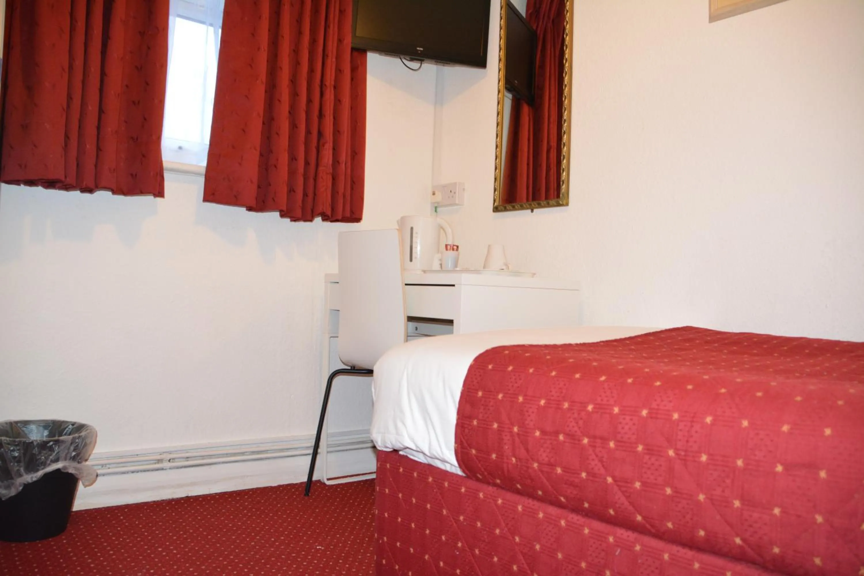 Bedroom, Bed in Bow Guest House