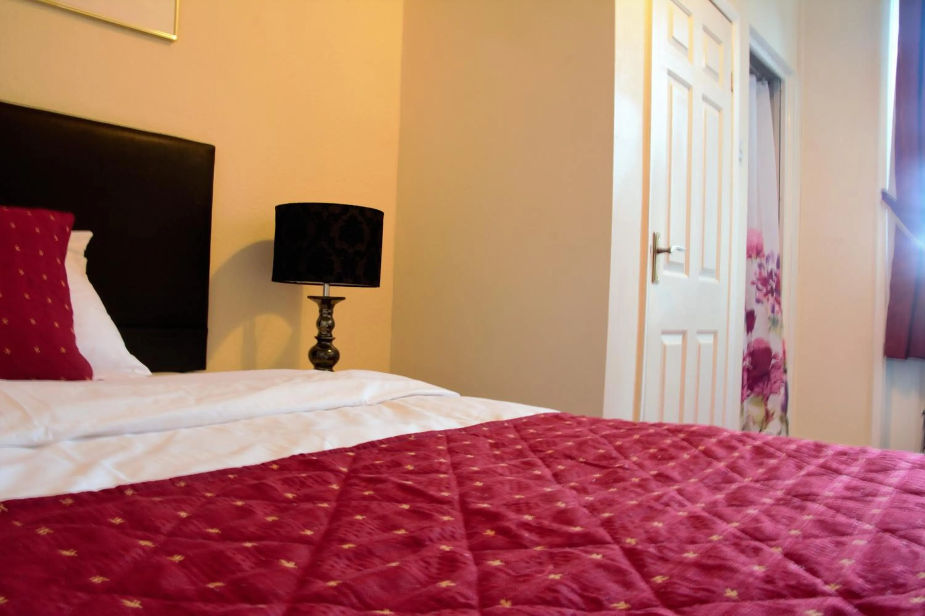 Bed in Bow Guest House