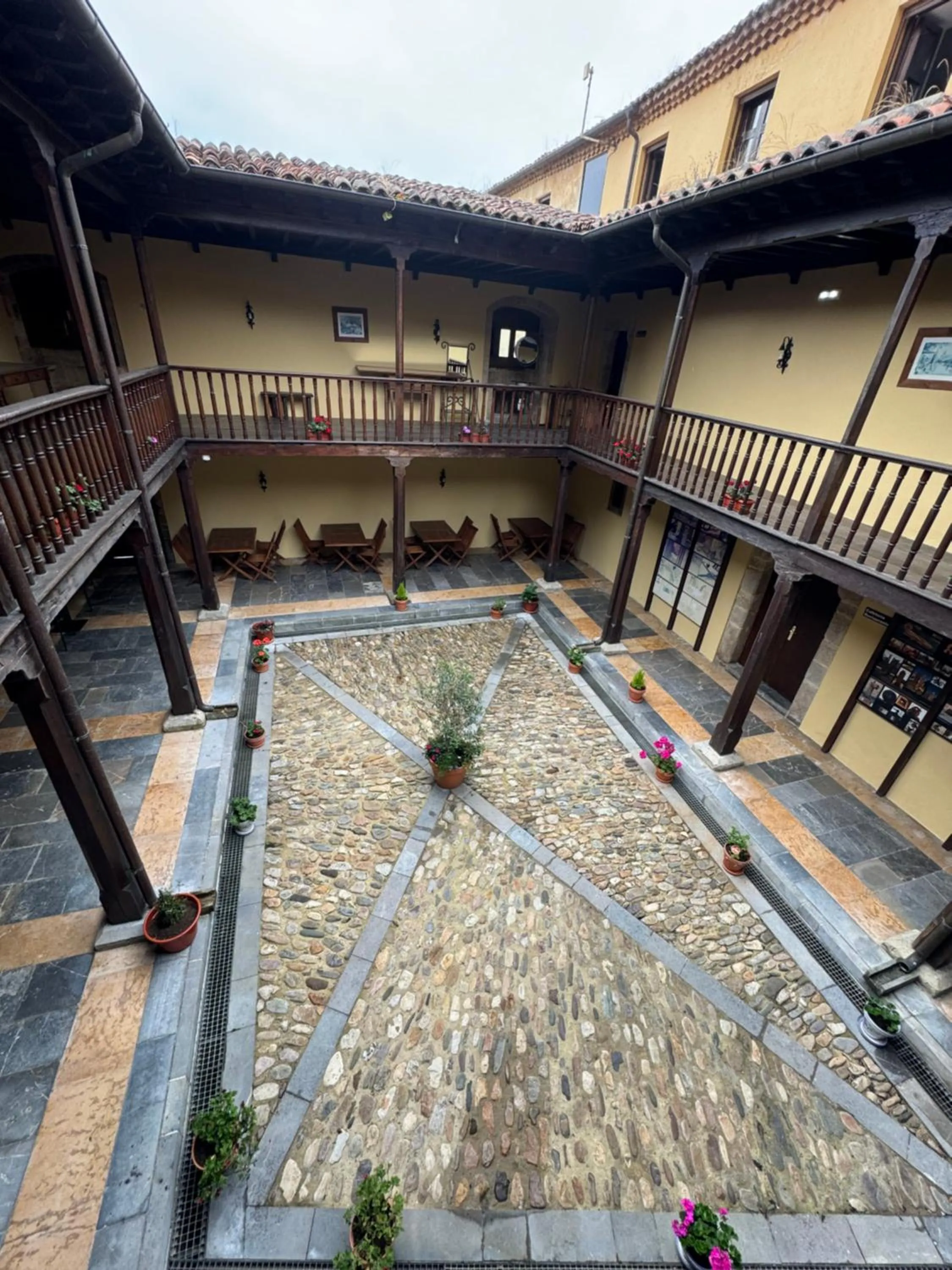 Patio in Hotel Castillo Valdés Salas