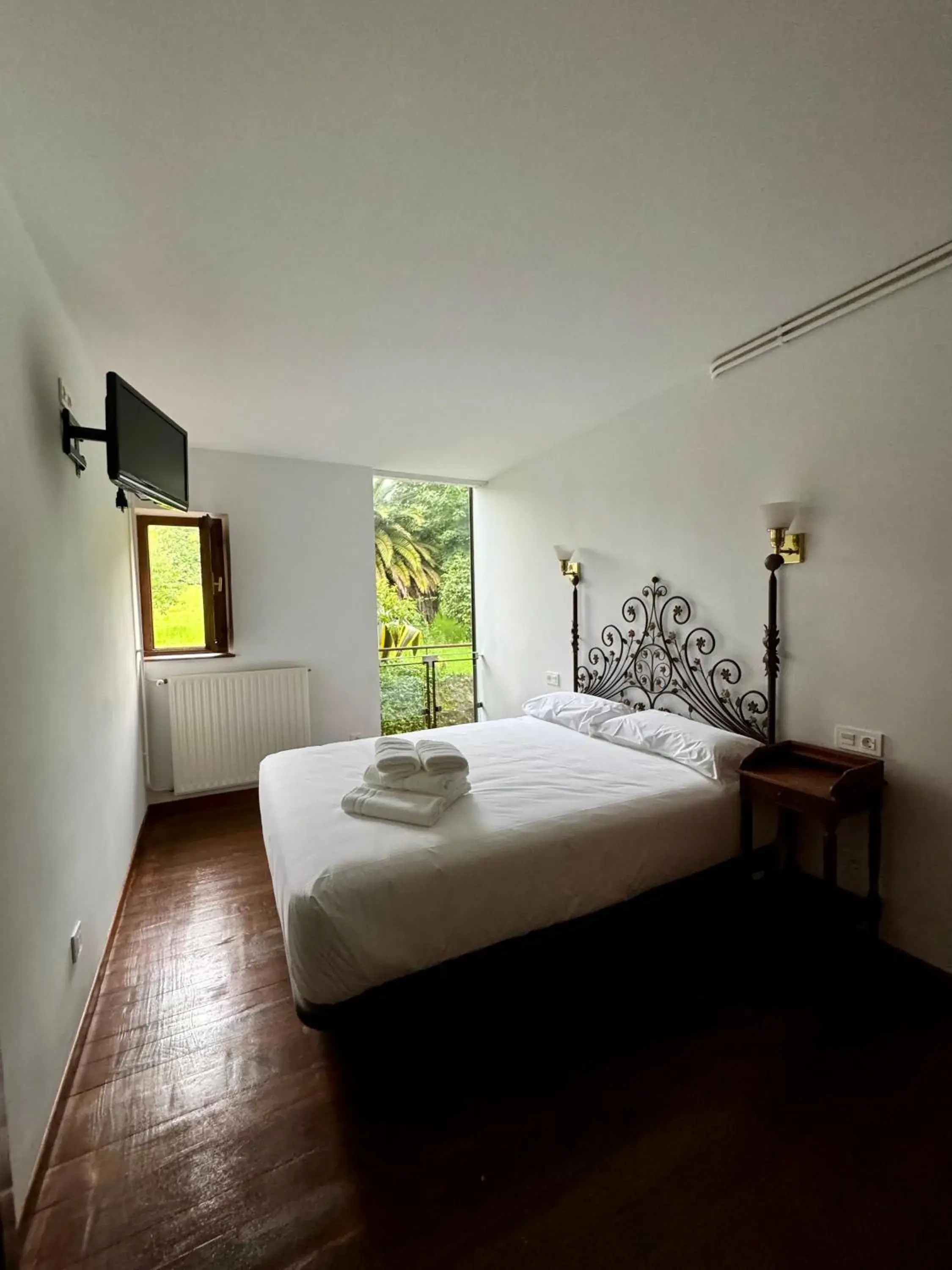 Deluxe Queen Room in Hotel Castillo Valdés Salas Deluxe Queen Room in Hotel Castillo Valdés Salas