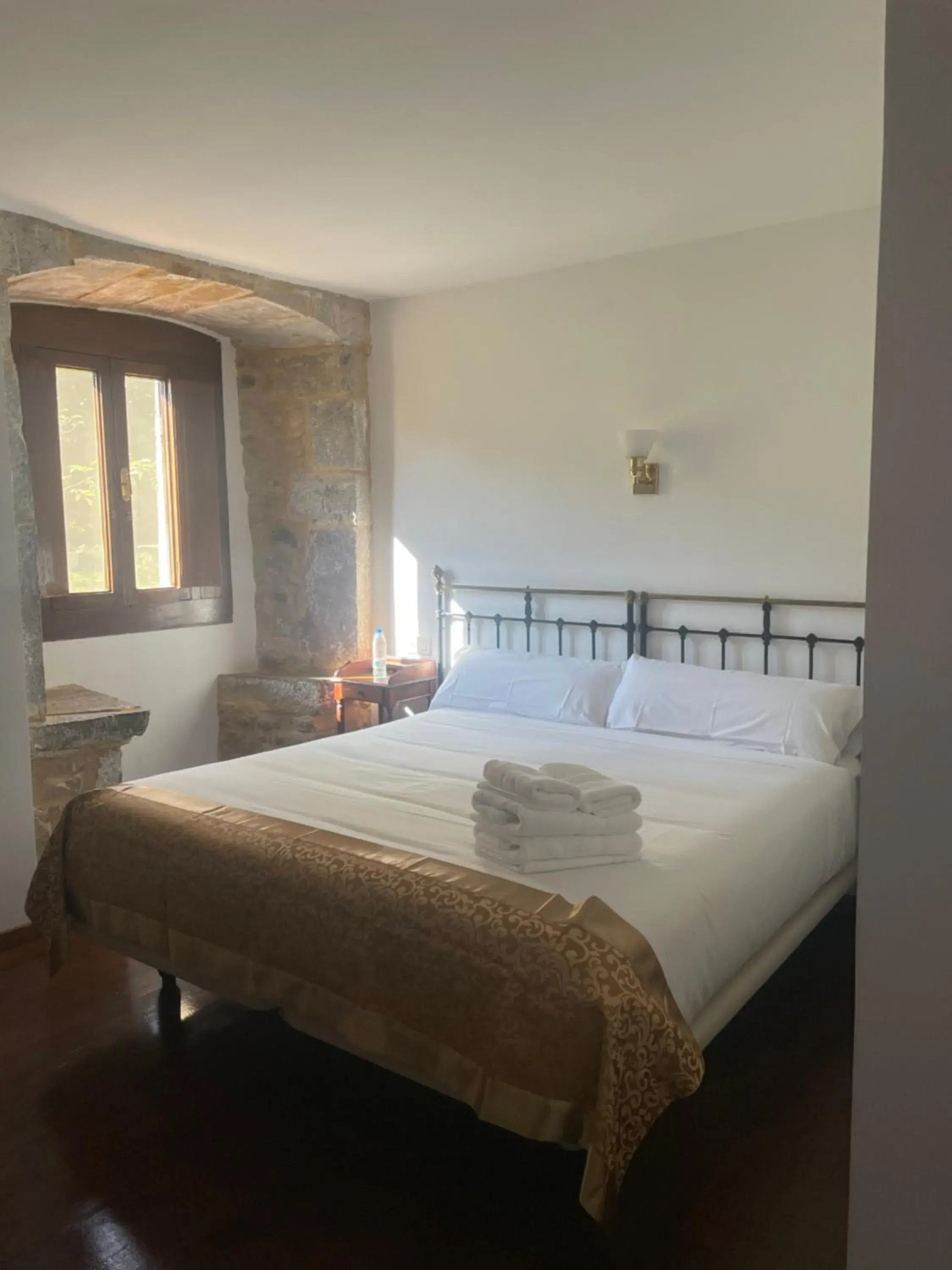 King Room in Hotel Castillo Valdés Salas King Room in Hotel Castillo Valdés Salas