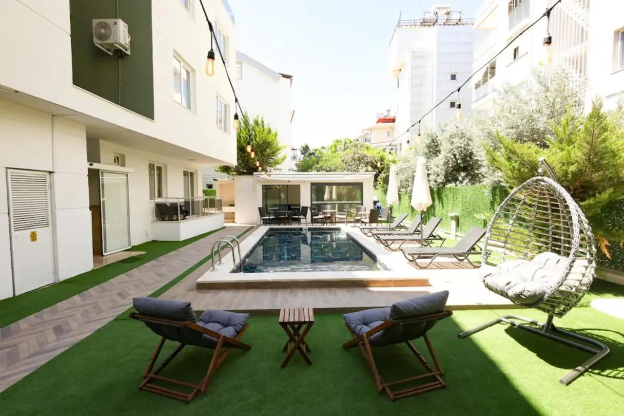 Spring in Sorta Hotel