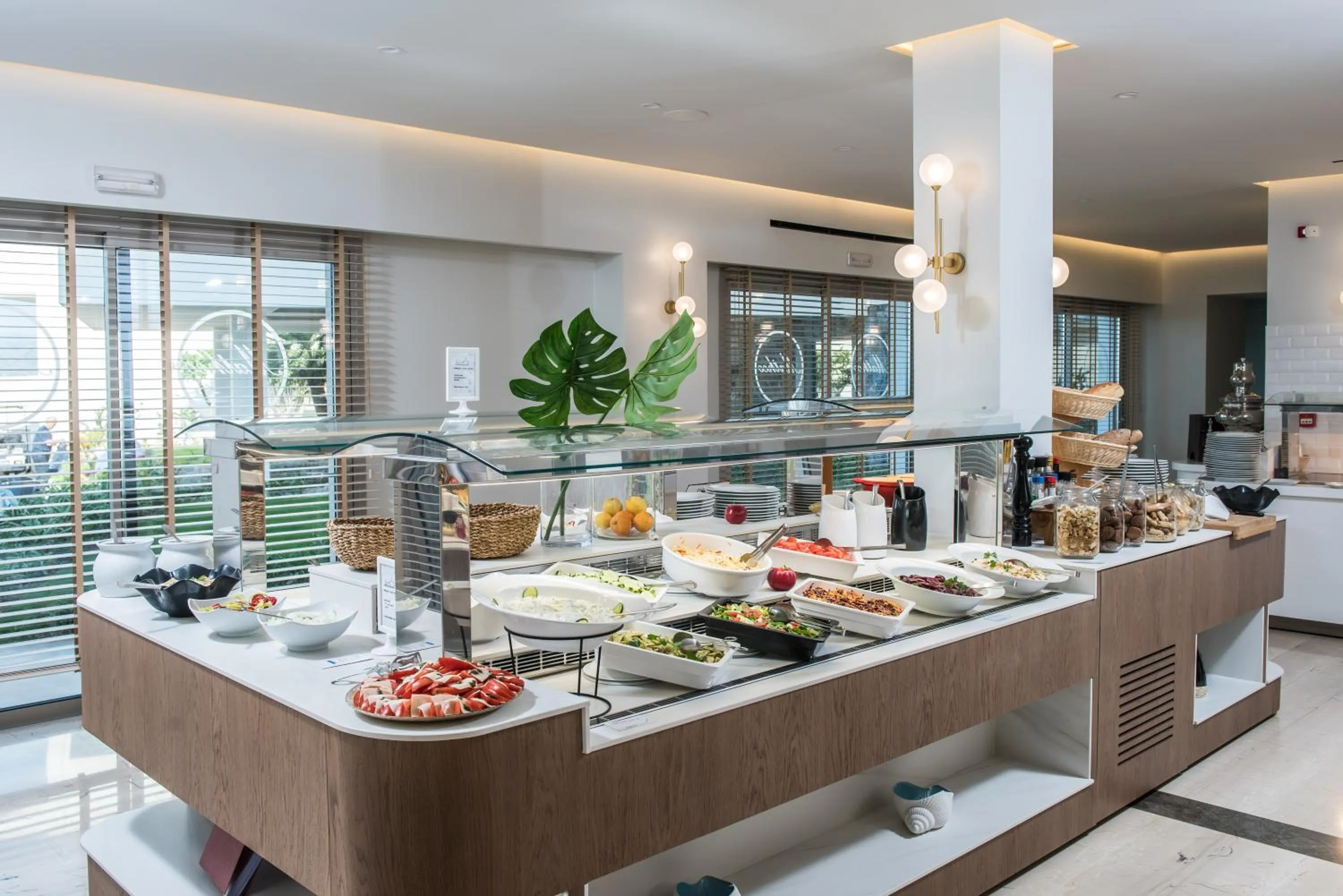 Buffet breakfast in Hotel Matheo Villas & Suites
