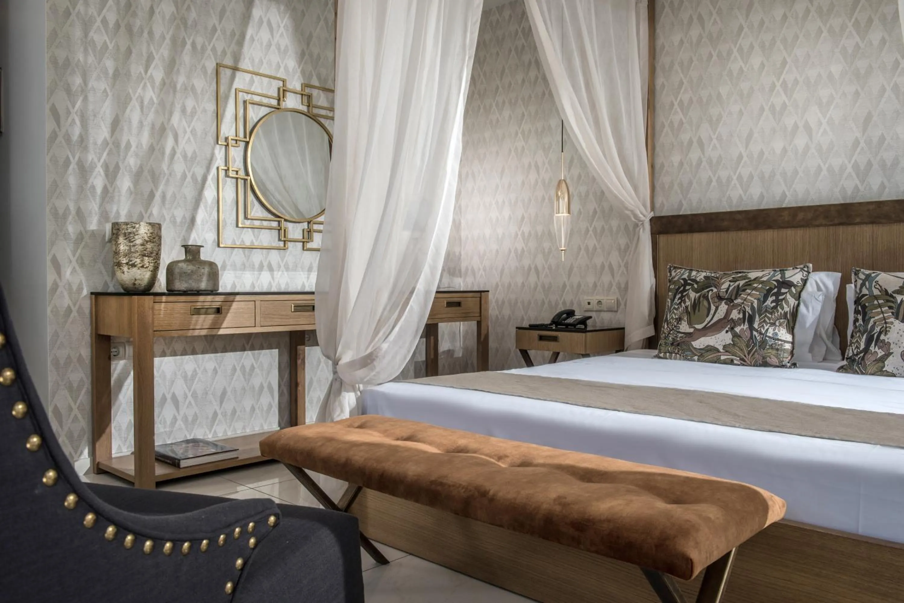 Photo of the whole room, Bed in Hotel Matheo Villas & Suites