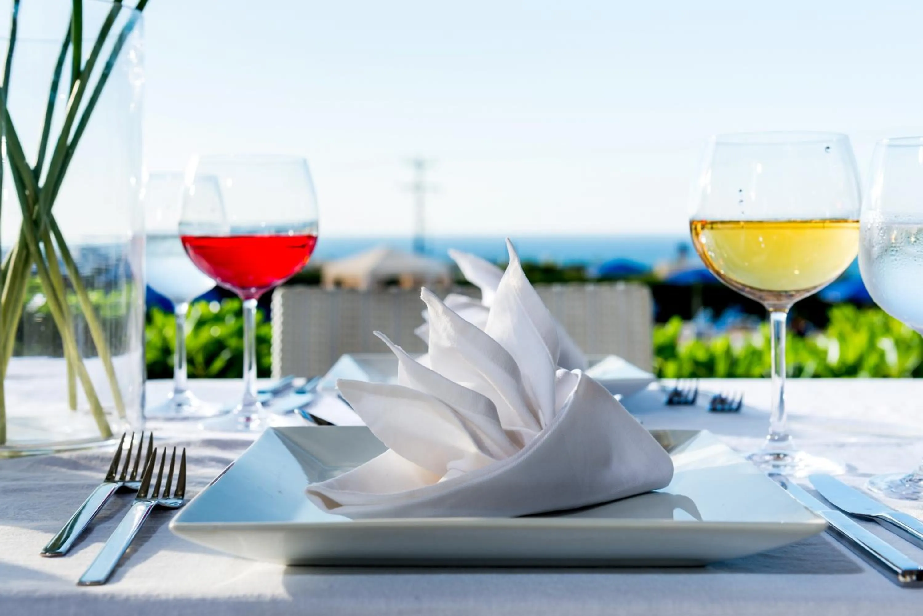 Restaurant/places to eat in Hotel Matheo Villas & Suites