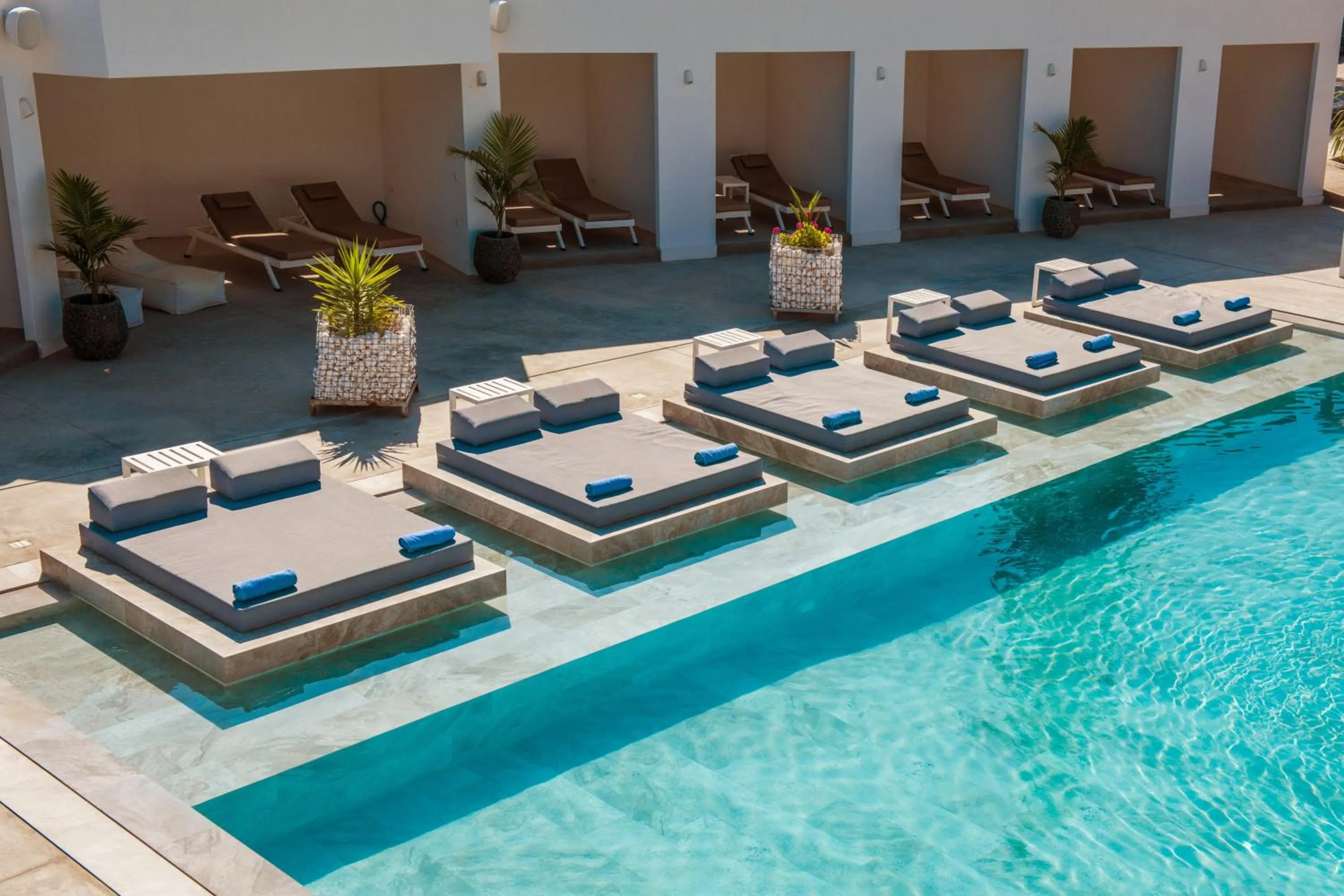 Swimming pool in Hotel Matheo Villas & Suites