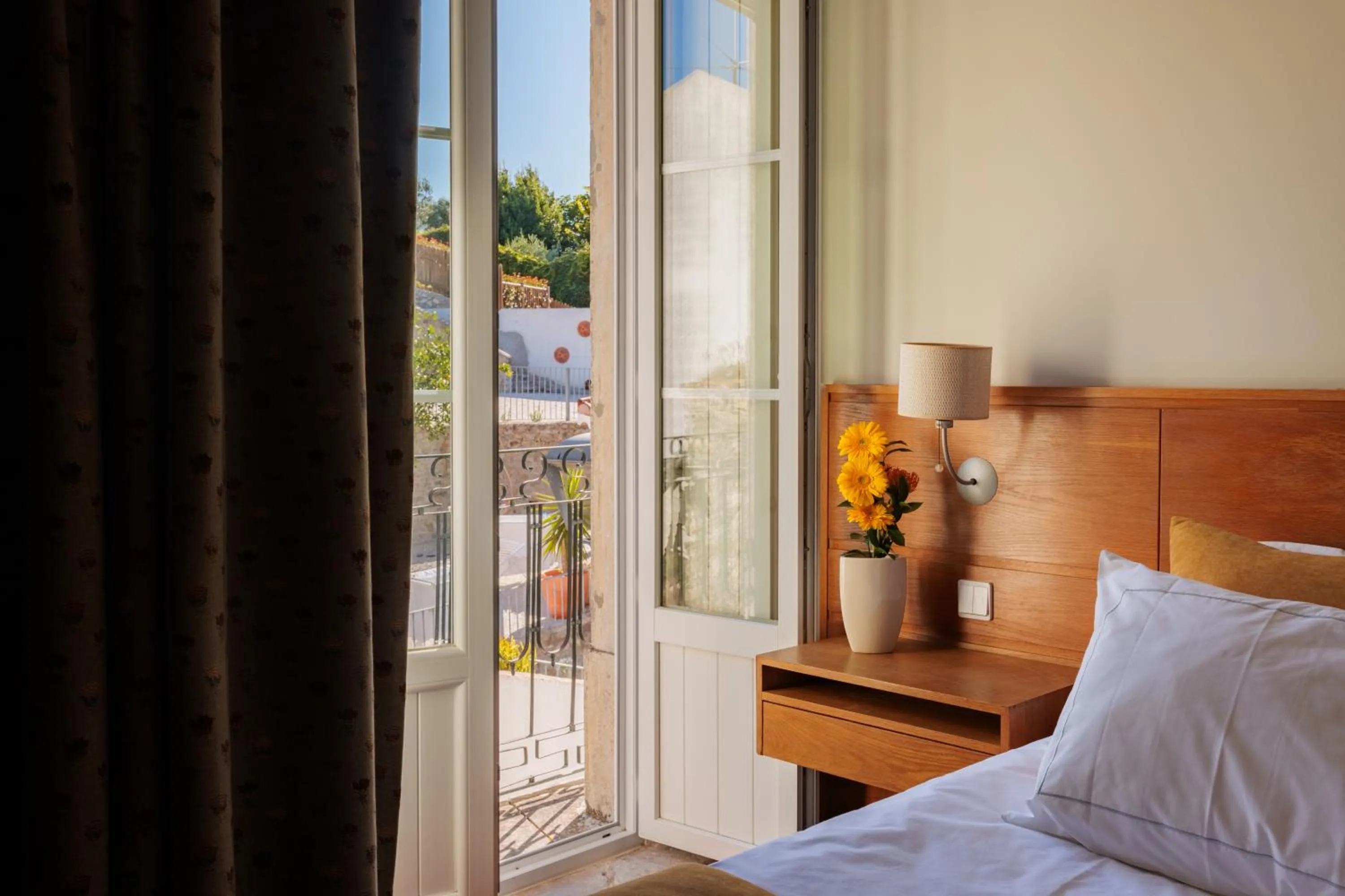 View (from property/room), Bed in Pousada de Ourém - Fátima