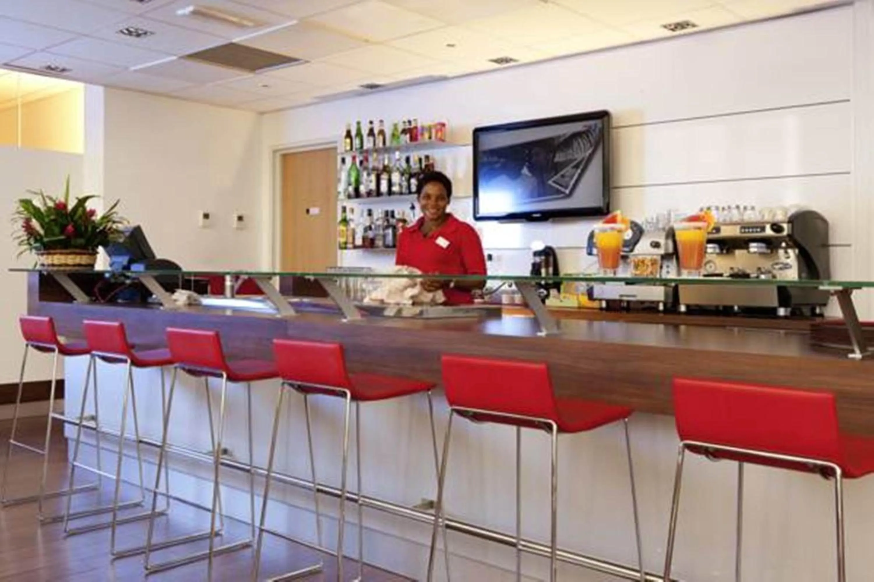 Lounge or bar in Ibis Malabo